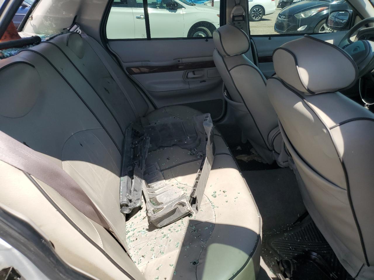 2000 Mercury Grand Marquis Gs VIN: 2MEFM74W1YX711174 Lot: 63032104