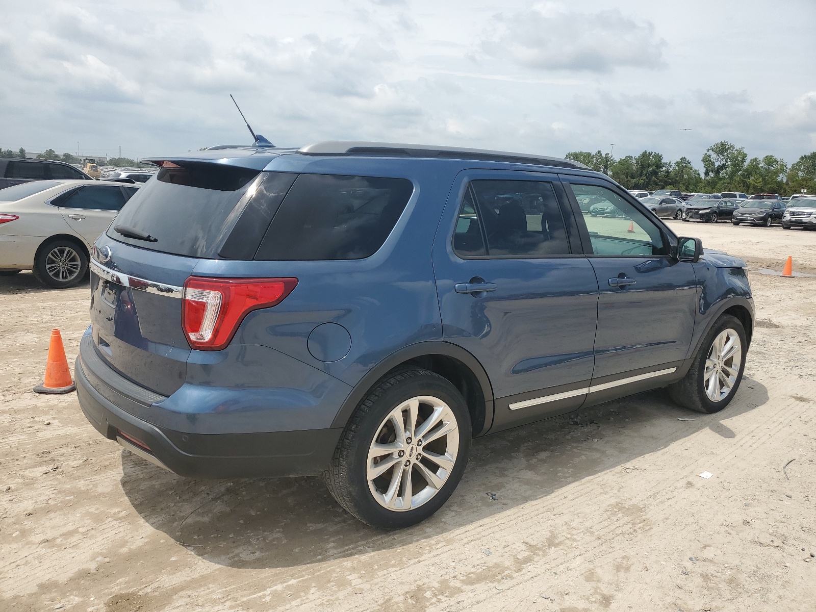 1FM5K7D88KGA03985 2019 Ford Explorer Xlt