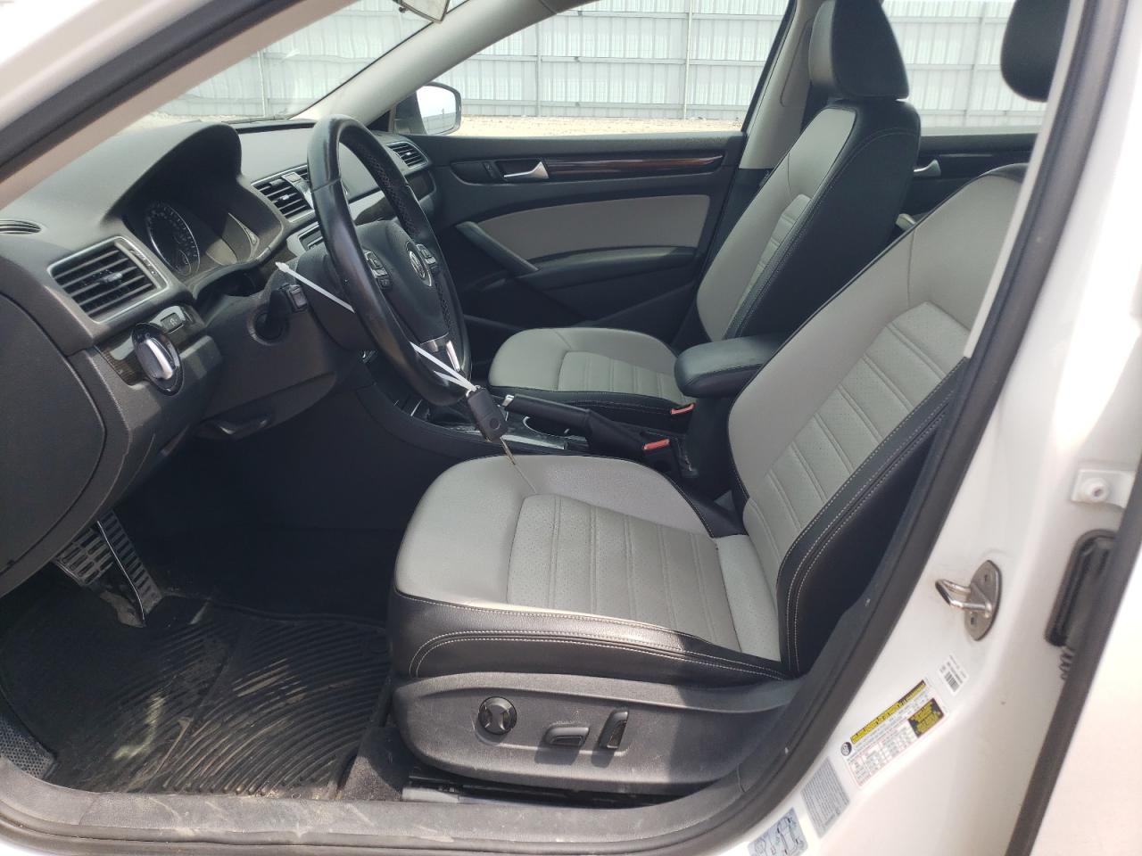 2015 Volkswagen Passat - Image 7