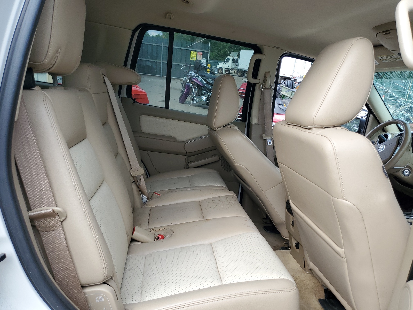 4M2EN4HE7AUJ05850 2010 Mercury Mountaineer Luxury