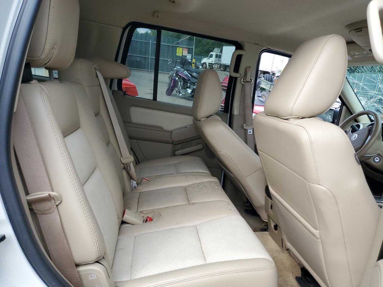 2010 Mercury Mountaineer Luxury VIN: 4M2EN4HE7AUJ05850 Lot: 62501284