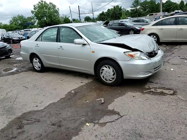 2004 Toyota Camry Le VIN: 4T1BE32KX4U831011 Lot: 64297044