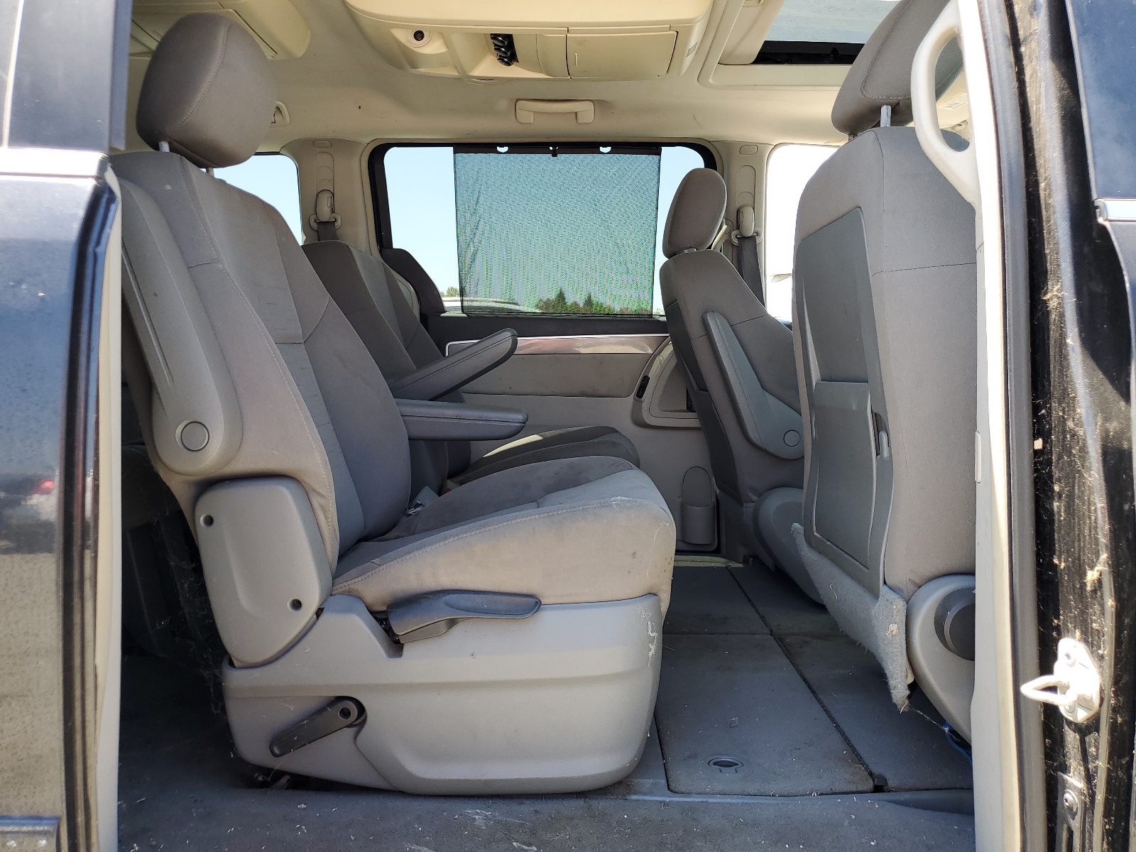 2V8HW34179R550096 2009 Volkswagen Routan Se