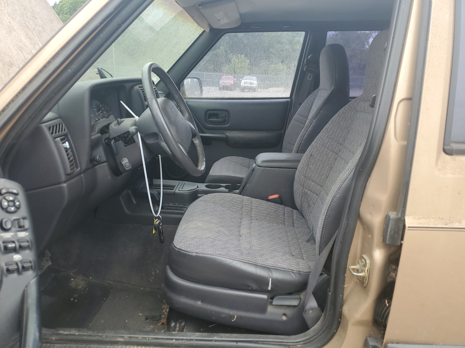 1J4FF48S6YL100436 2000 Jeep Cherokee Sport