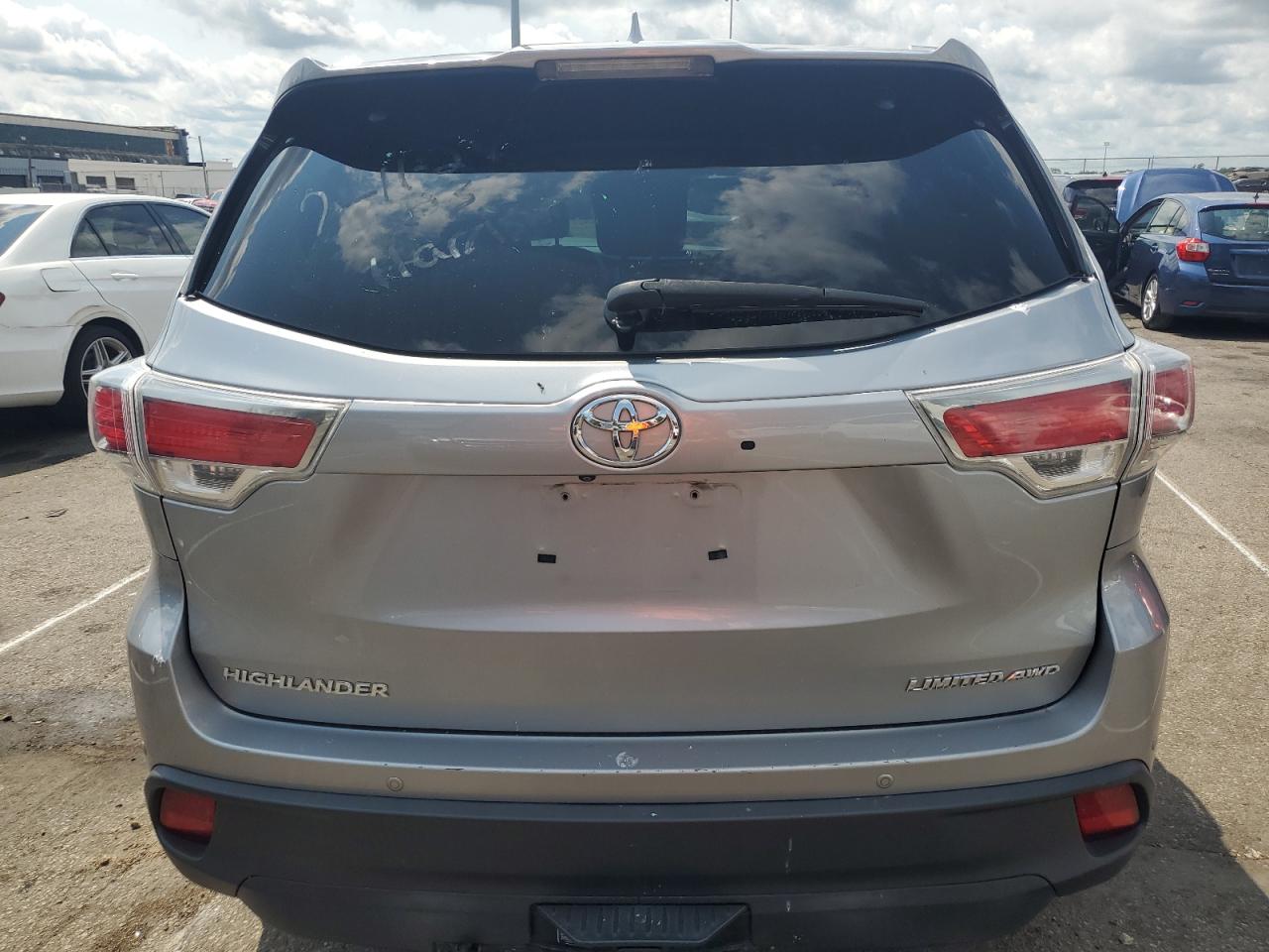 2015 Toyota Highlander - Image 6