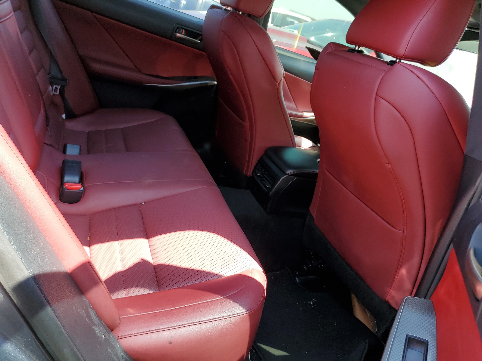 JTHBA1D27J5062084 2018 Lexus Is 300