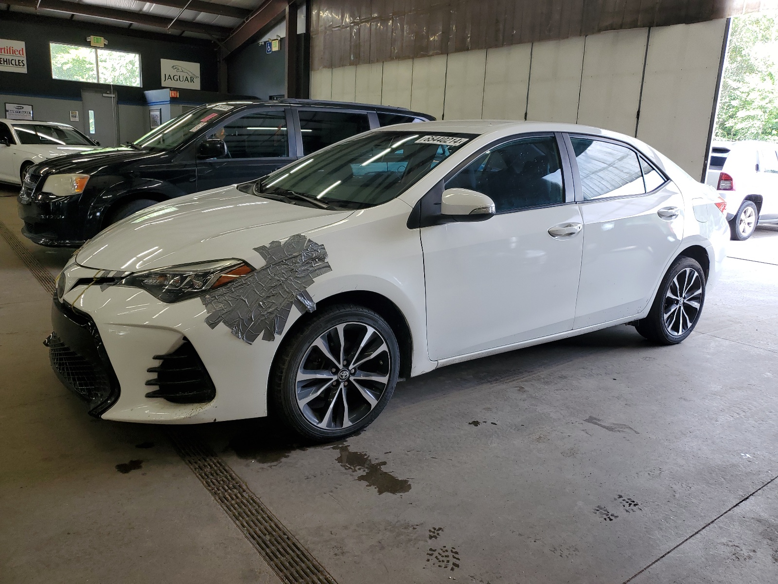 2018 Toyota Corolla L vin: 5YFBURHE6JP825095