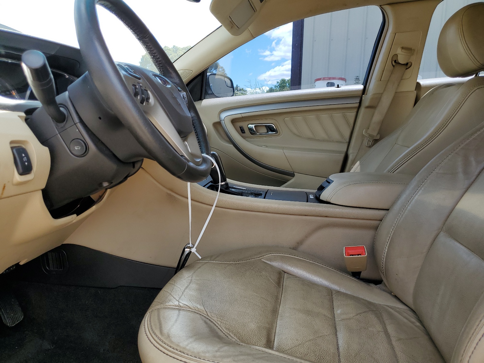 1FAHP2E89HG102673 2017 Ford Taurus Sel