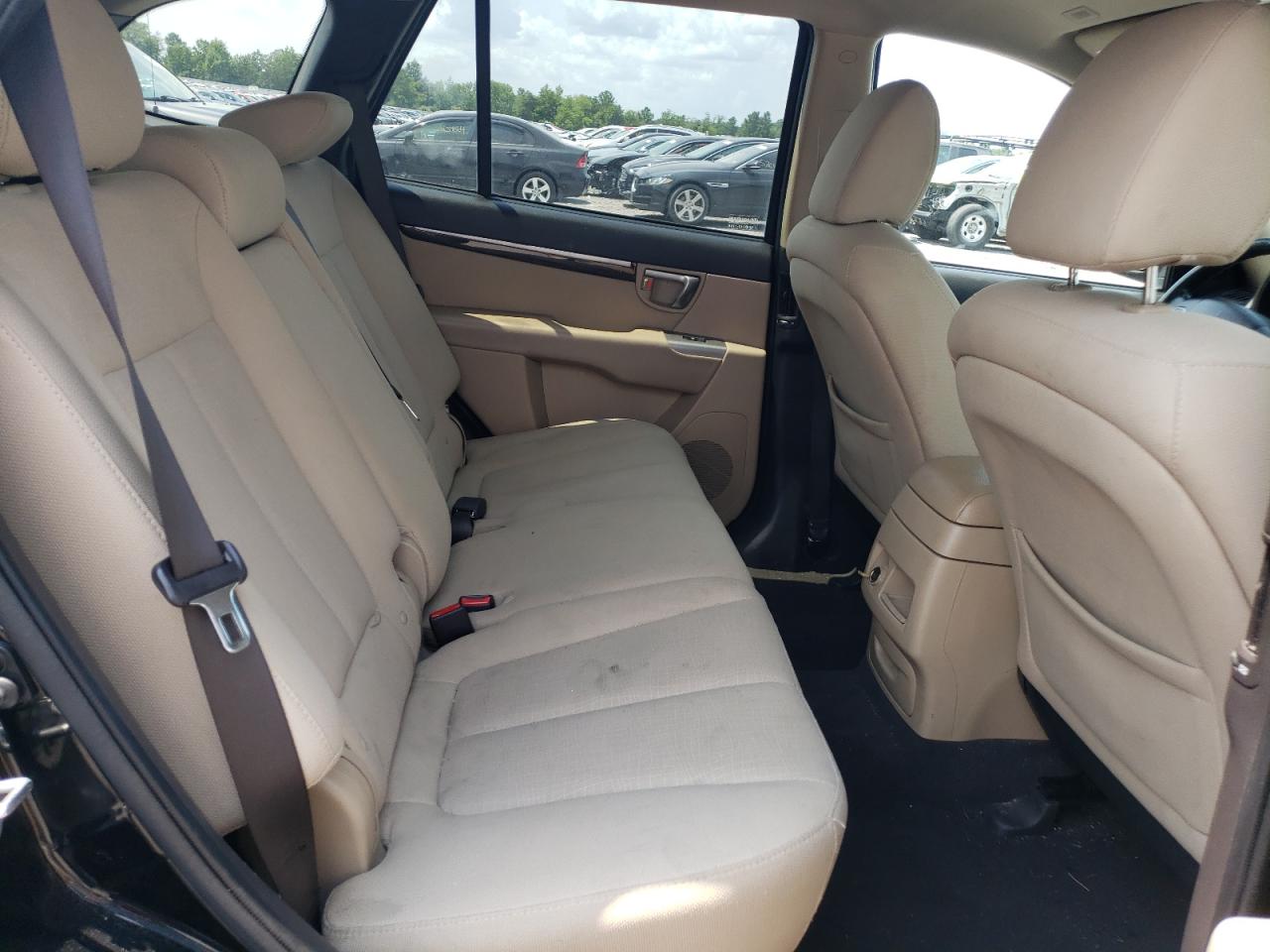 2012 Hyundai Santa Fe - Image 11