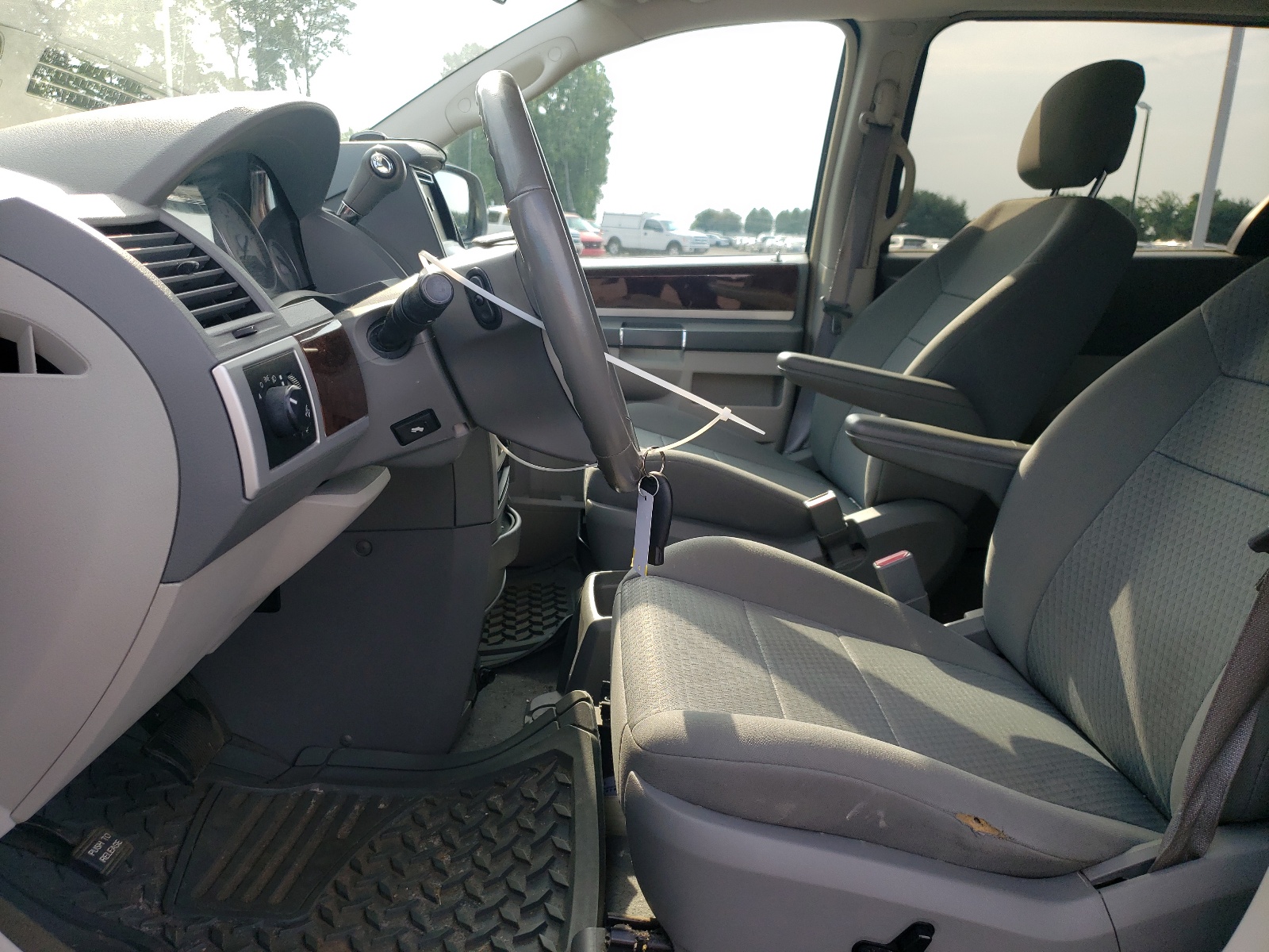 2A4RR5D18AR328877 2010 Chrysler Town & Country Touring