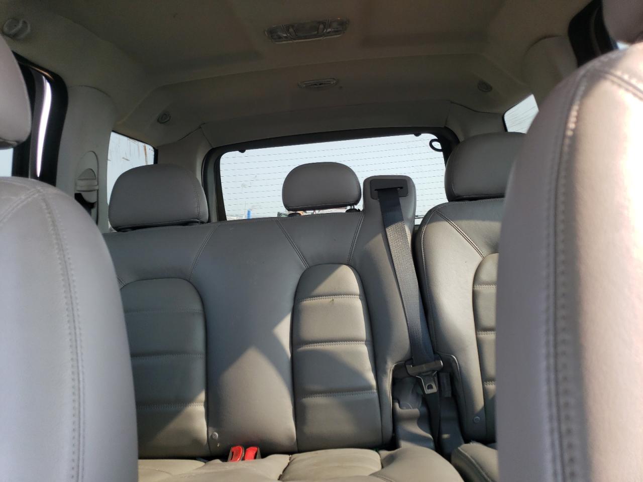 2004 Ford Explorer - Image 10