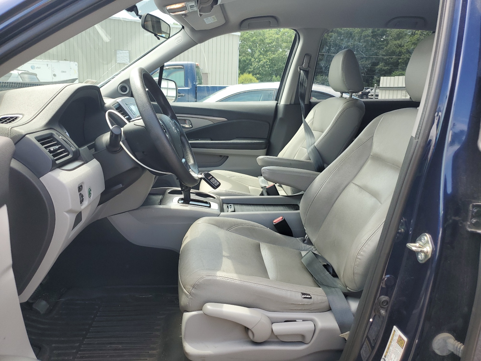 5FNYF5H14GB031811 2016 Honda Pilot Lx