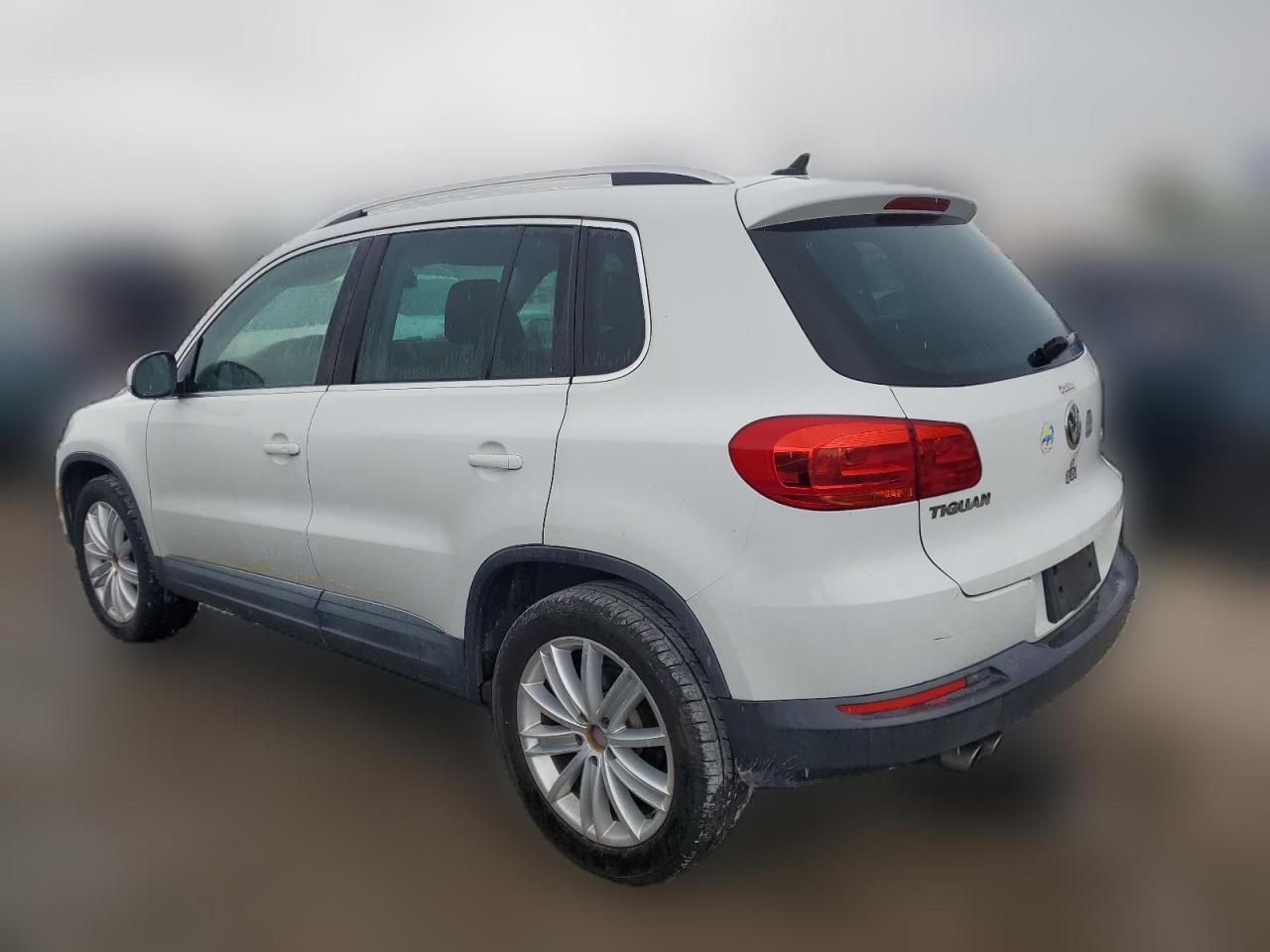 2015 Volkswagen Tiguan - Image 2