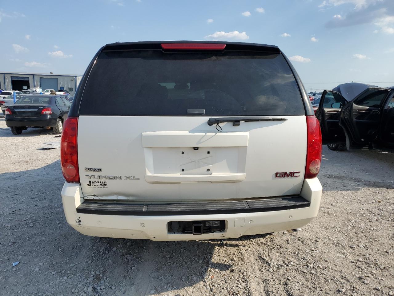 2008 GMC Yukon Xl K1500 VIN: 1GKFK16338R230624 Lot: 62728084