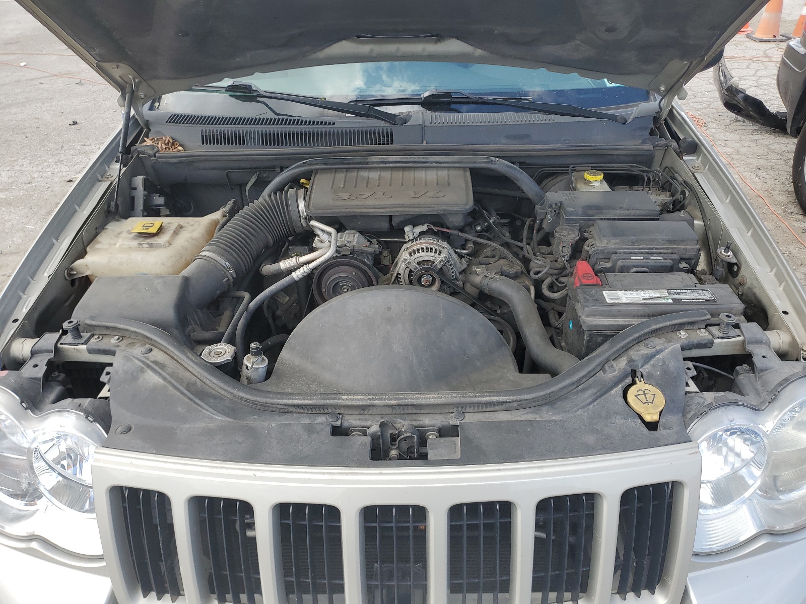 1J8GS48K58C220971 2008 Jeep Grand Cherokee Laredo