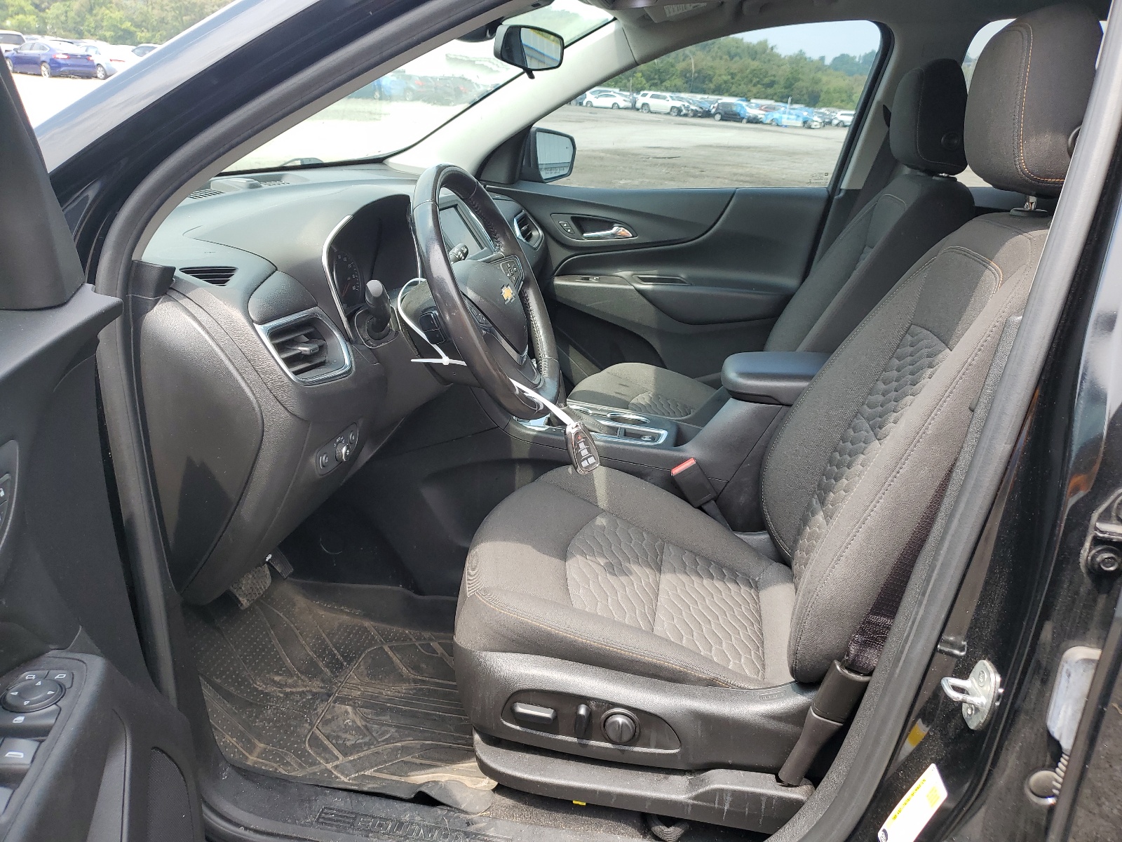 2GNAXUEV6L6121050 2020 Chevrolet Equinox Lt