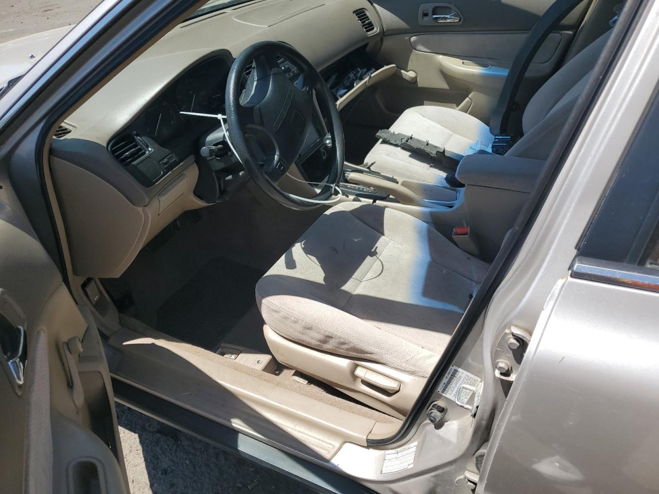 1996 Honda Accord Value VIN: 1HGCD5695TA228712 Lot: 61732274