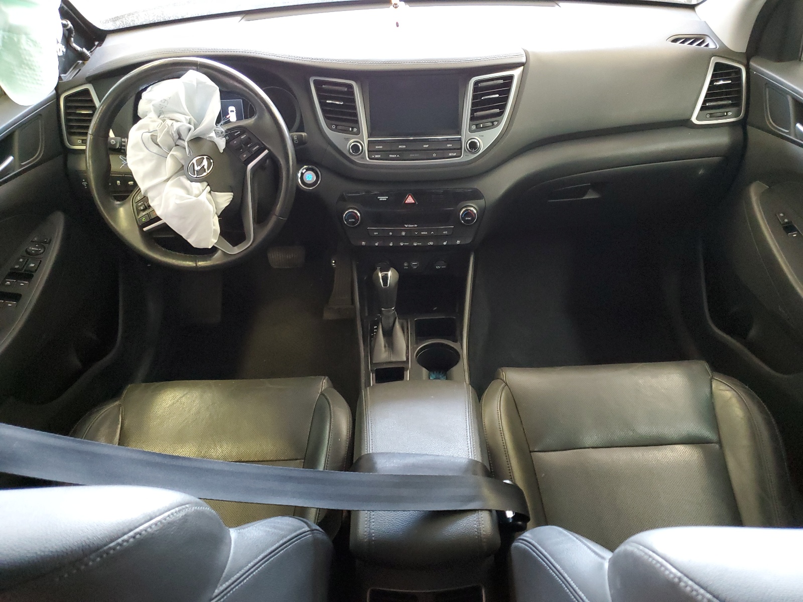 KM8J3CA22JU777993 2018 Hyundai Tucson Value