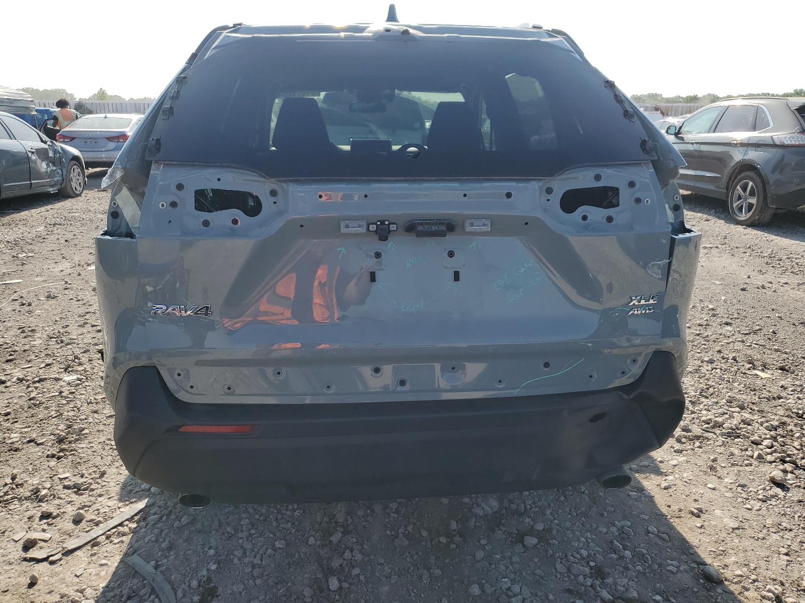 2T3P1RFV7MW176404 2021 Toyota Rav4 Xle