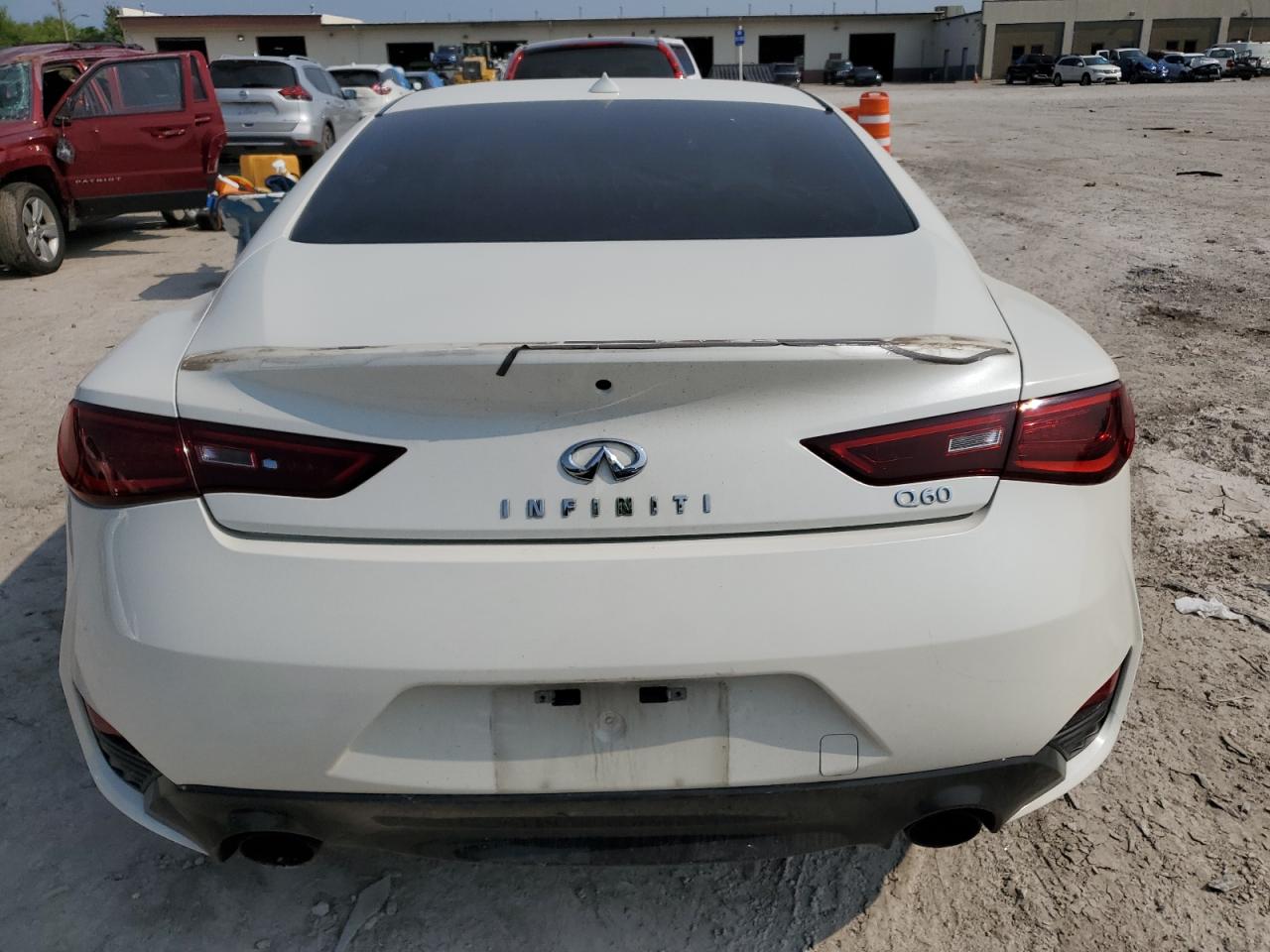 JN1EV7EK3JM343053 2018 Infiniti Q60 Luxe 300