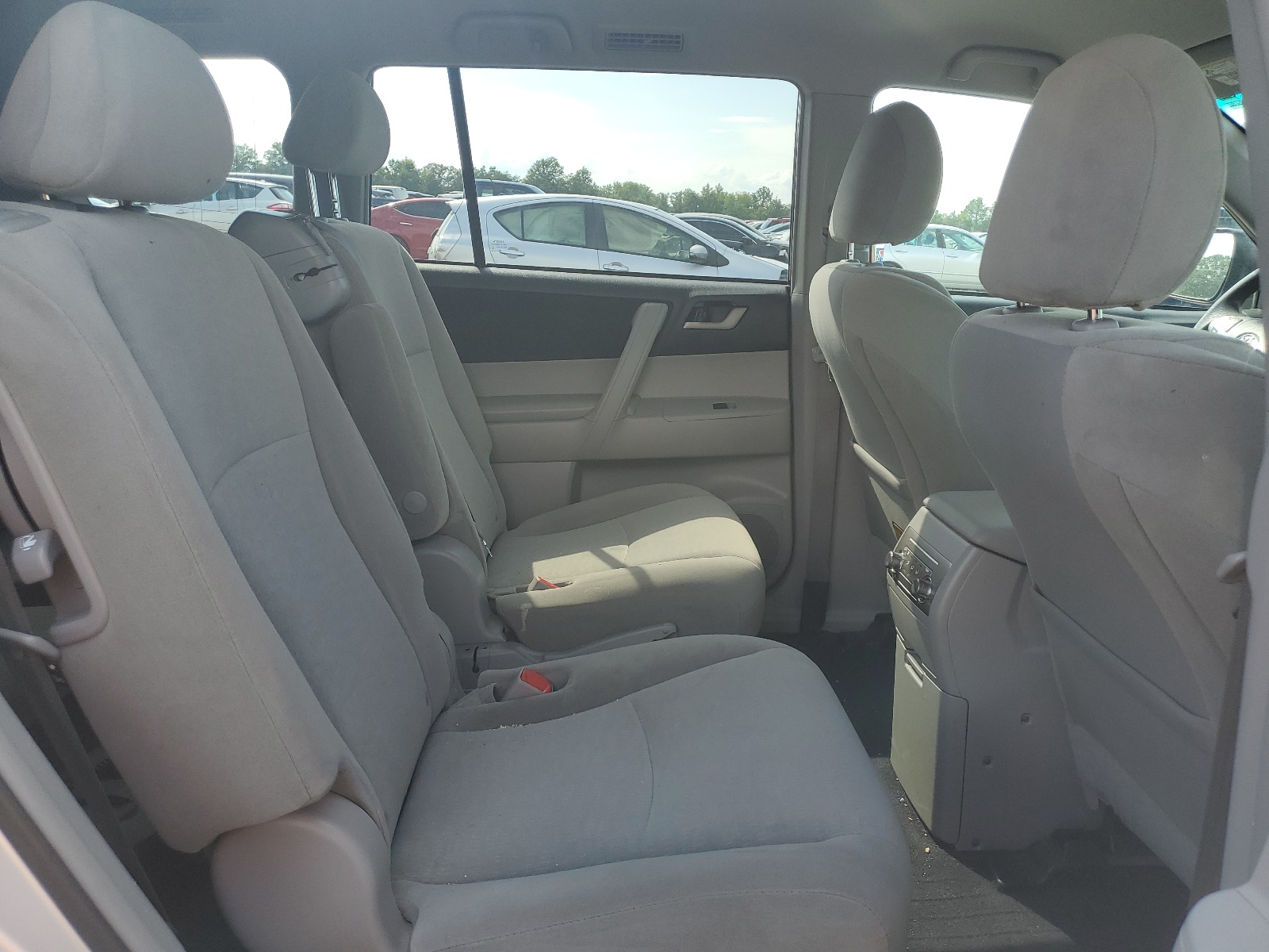 5TDBK3EHXBS055493 2011 Toyota Highlander Base