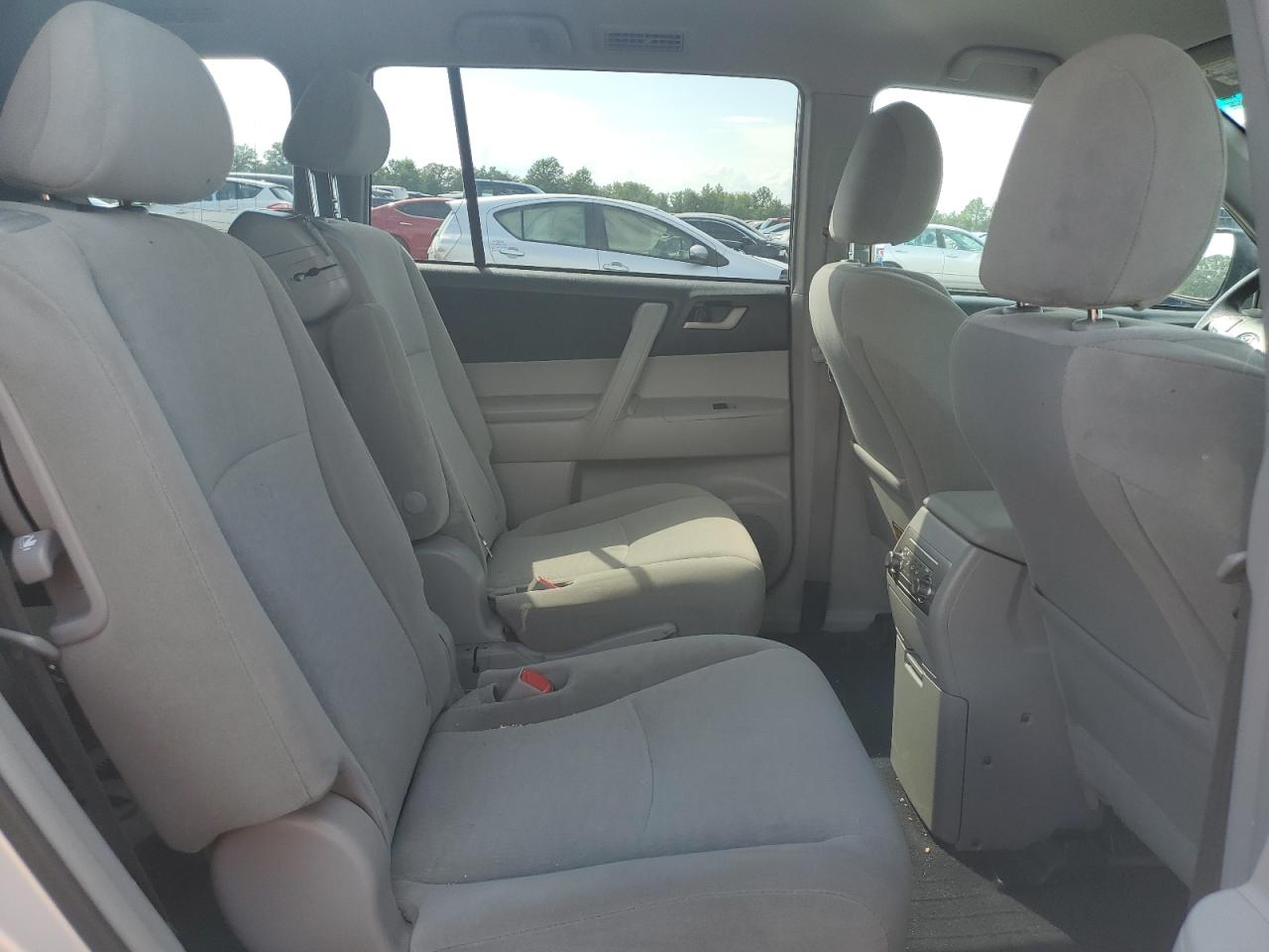 2011 Toyota Highlander Base VIN: 5TDBK3EHXBS055493 Lot: 64385324