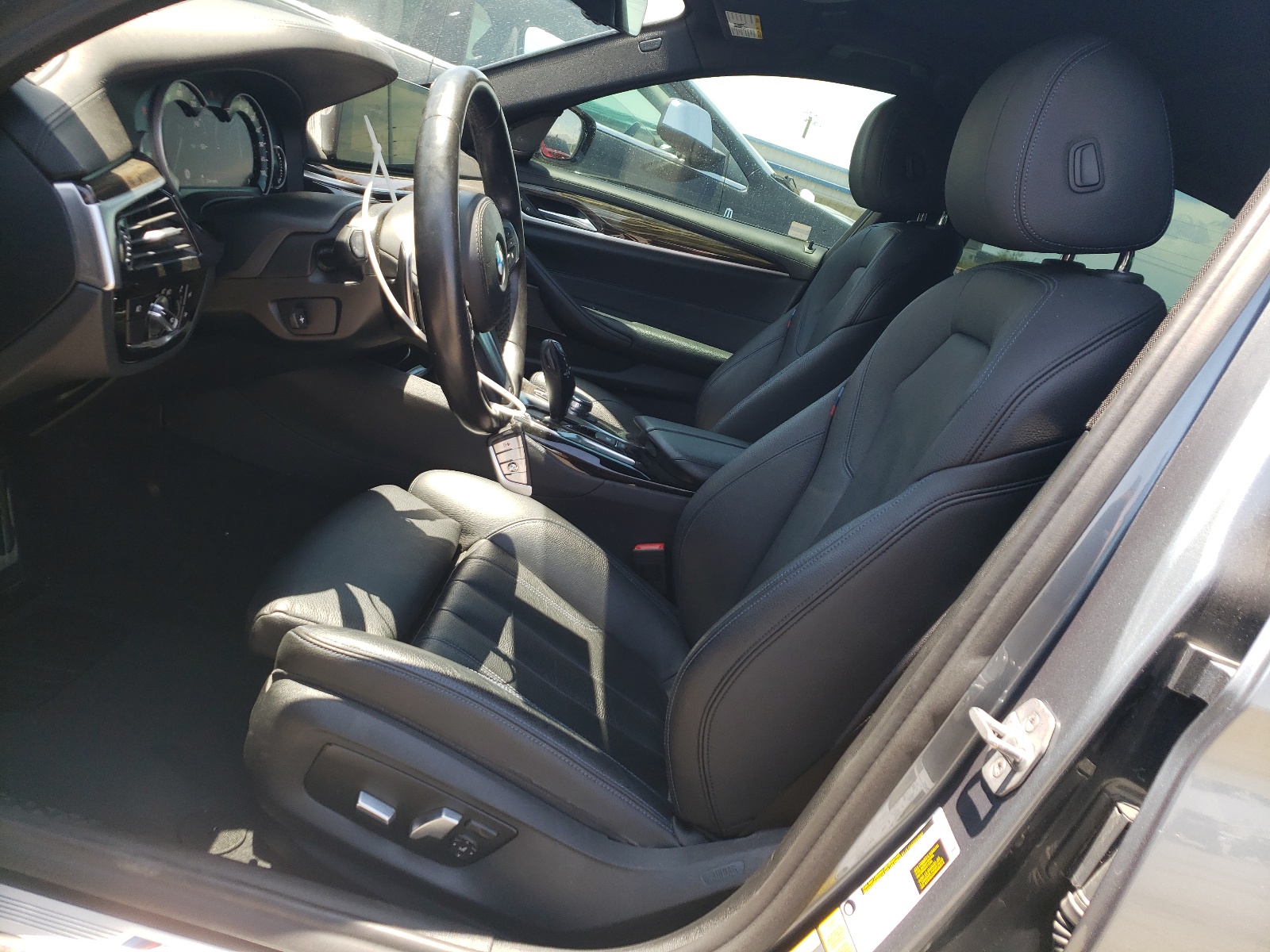 WBAJA9C56JB250519 2018 BMW 530E