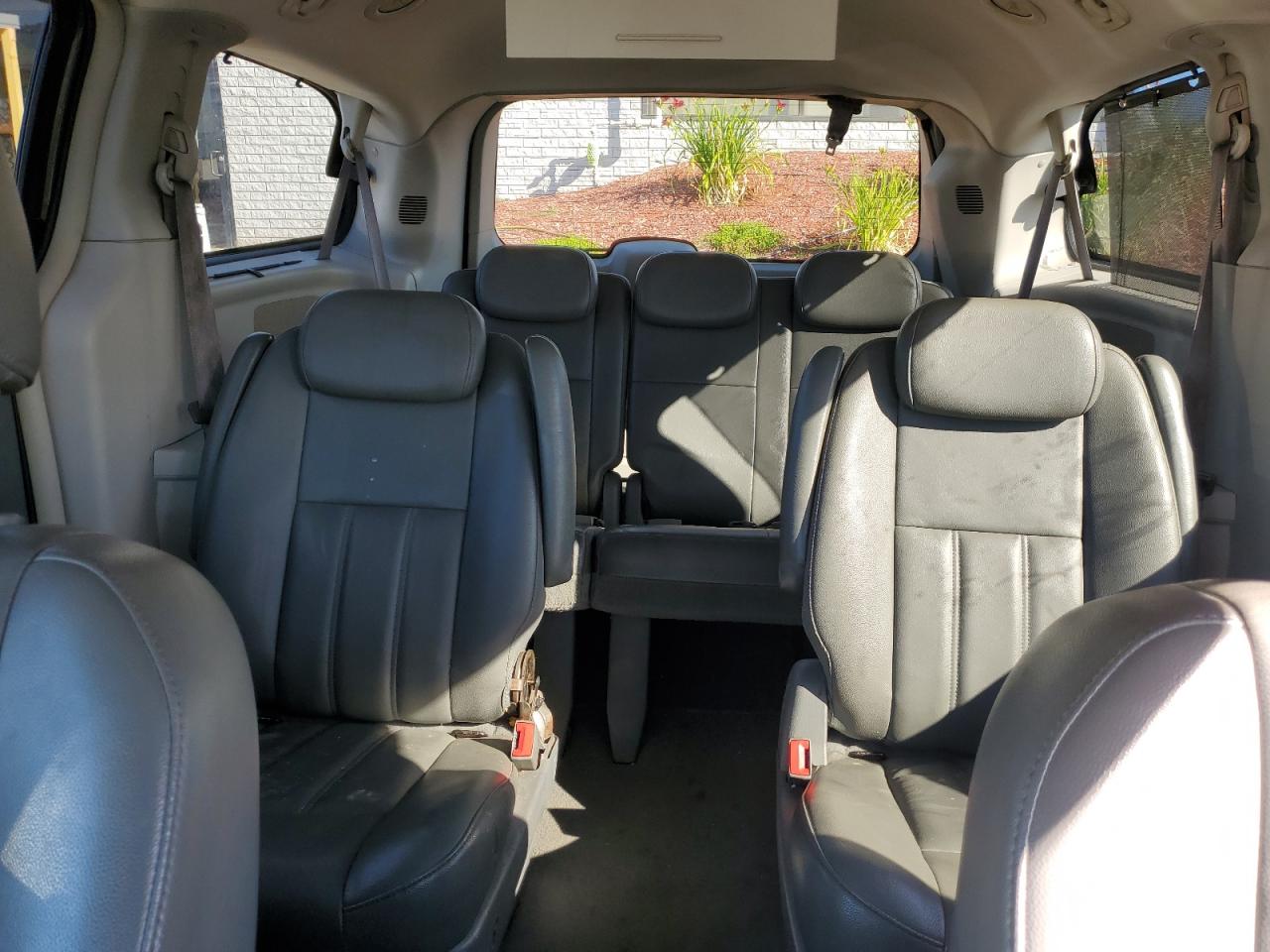 2010 Chrysler Town & Country Touring VIN: 2A4RR5D12AR267364 Lot: 61326694