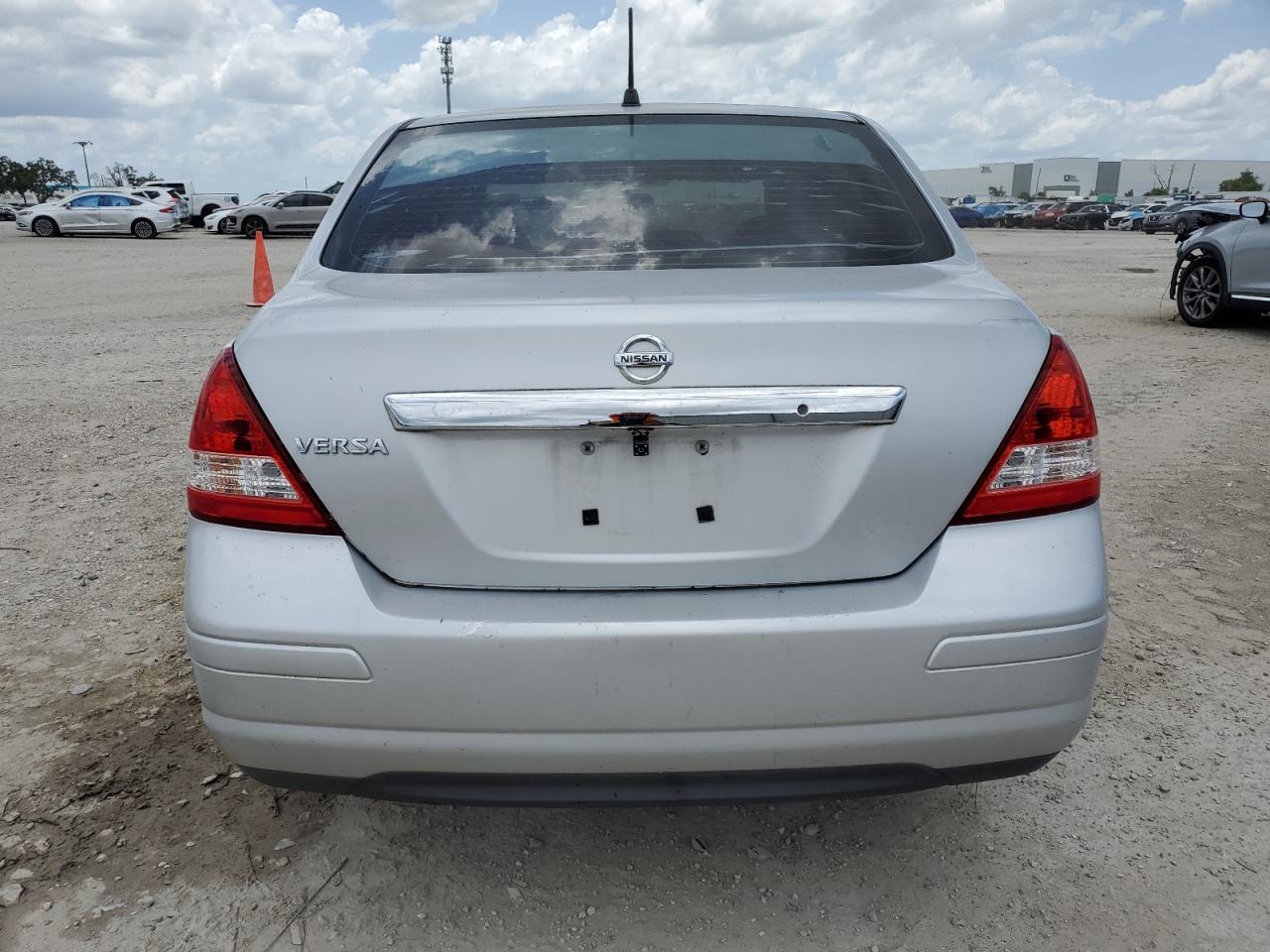 2008 Nissan Versa S VIN: 3N1BC11E58L392832 Lot: 64420364