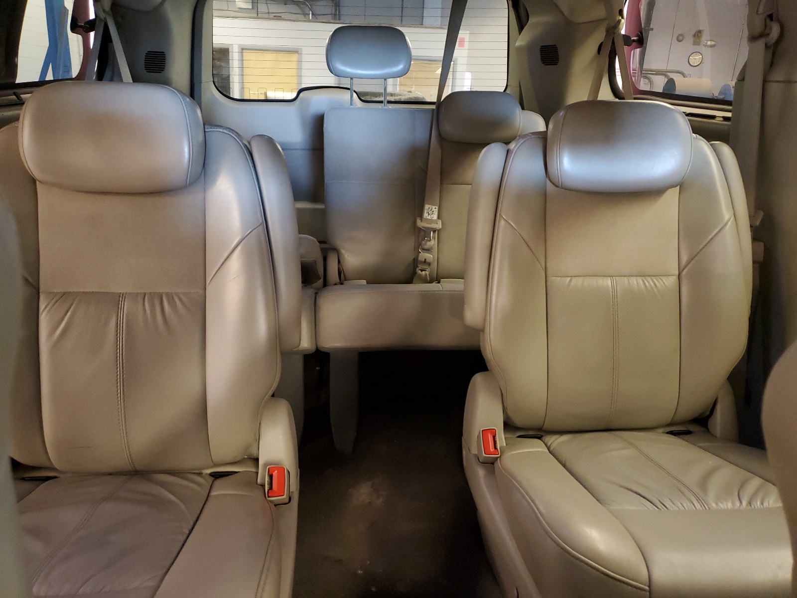 2A8HR64X88R708946 2008 Chrysler Town & Country Limited