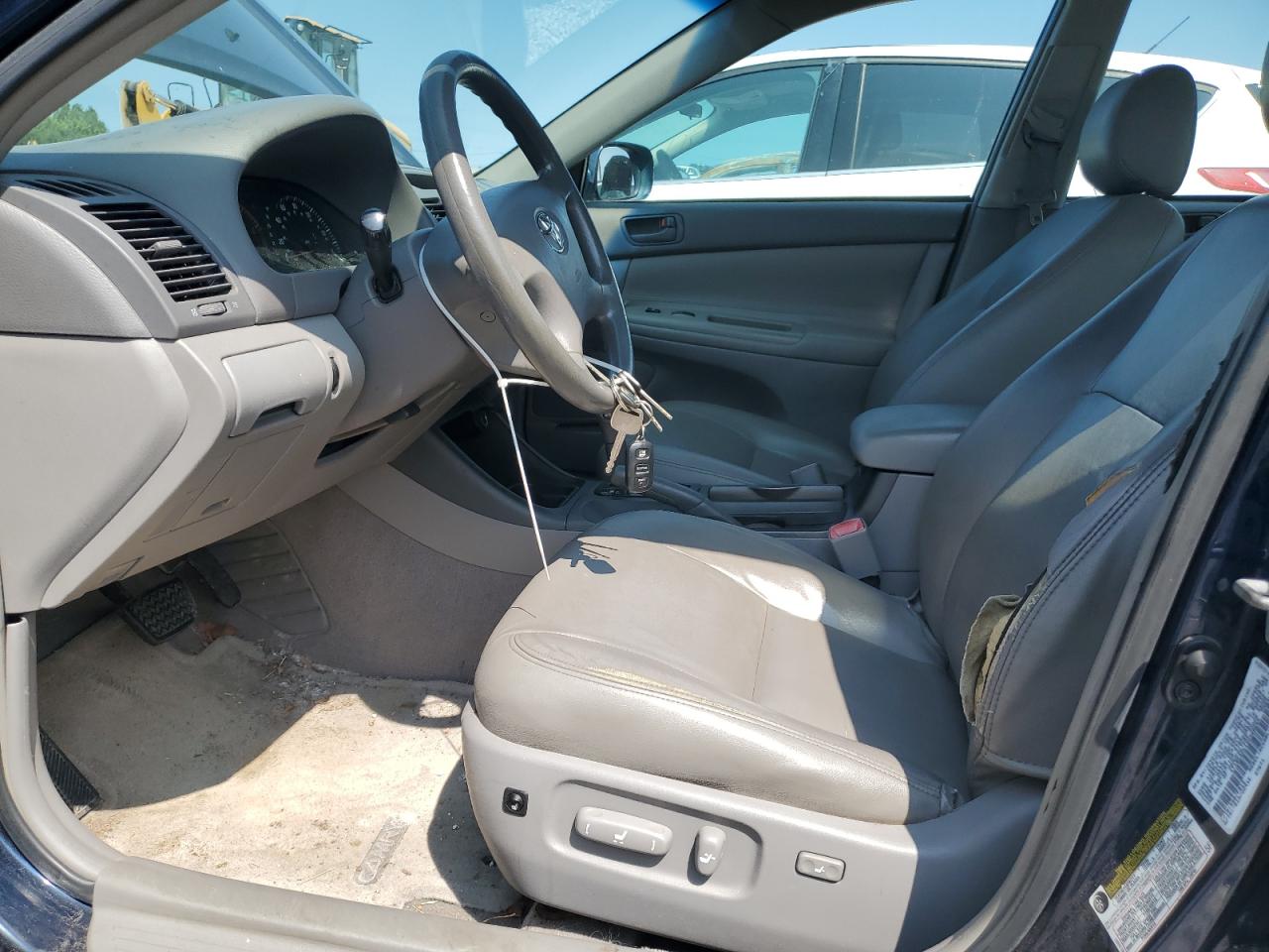 2004 Toyota Camry Le VIN: 4T1BE32K14U300604 Lot: 64840704