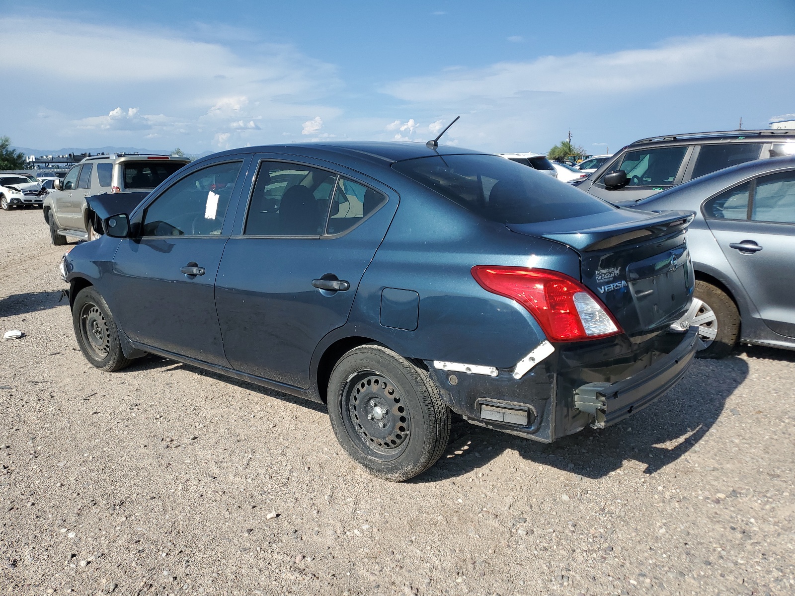 2016 Nissan Versa S vin: 3N1CN7AP7GL825438