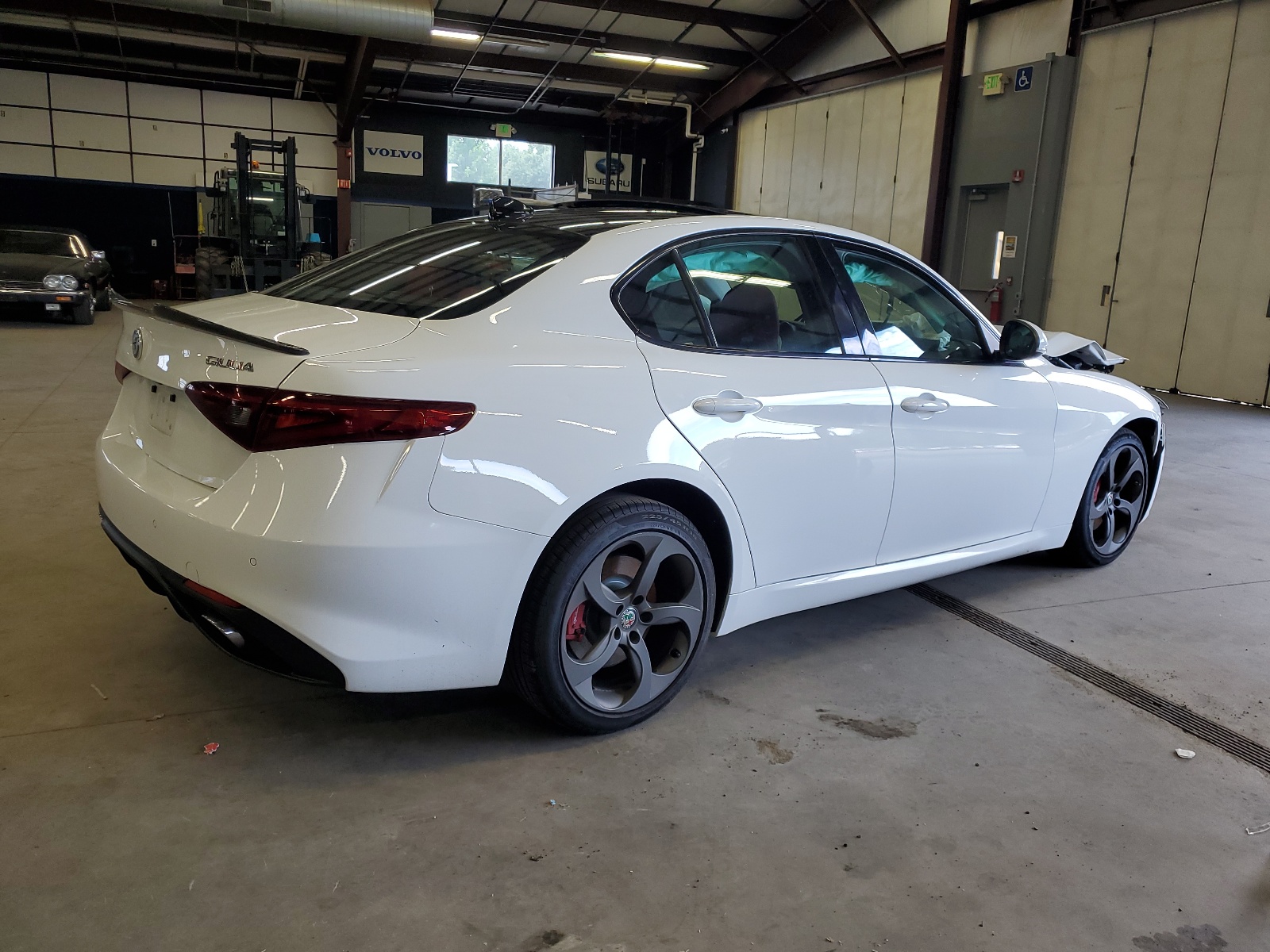 2017 Alfa Romeo Giulia Q4 vin: ZARFAEDN4H7549994