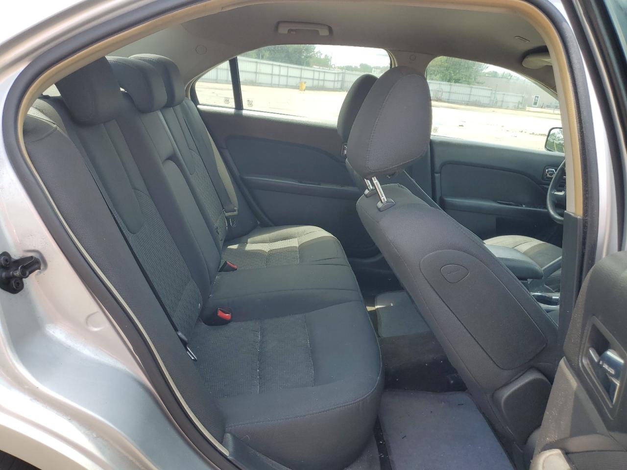 2010 Ford Fusion - Image 10