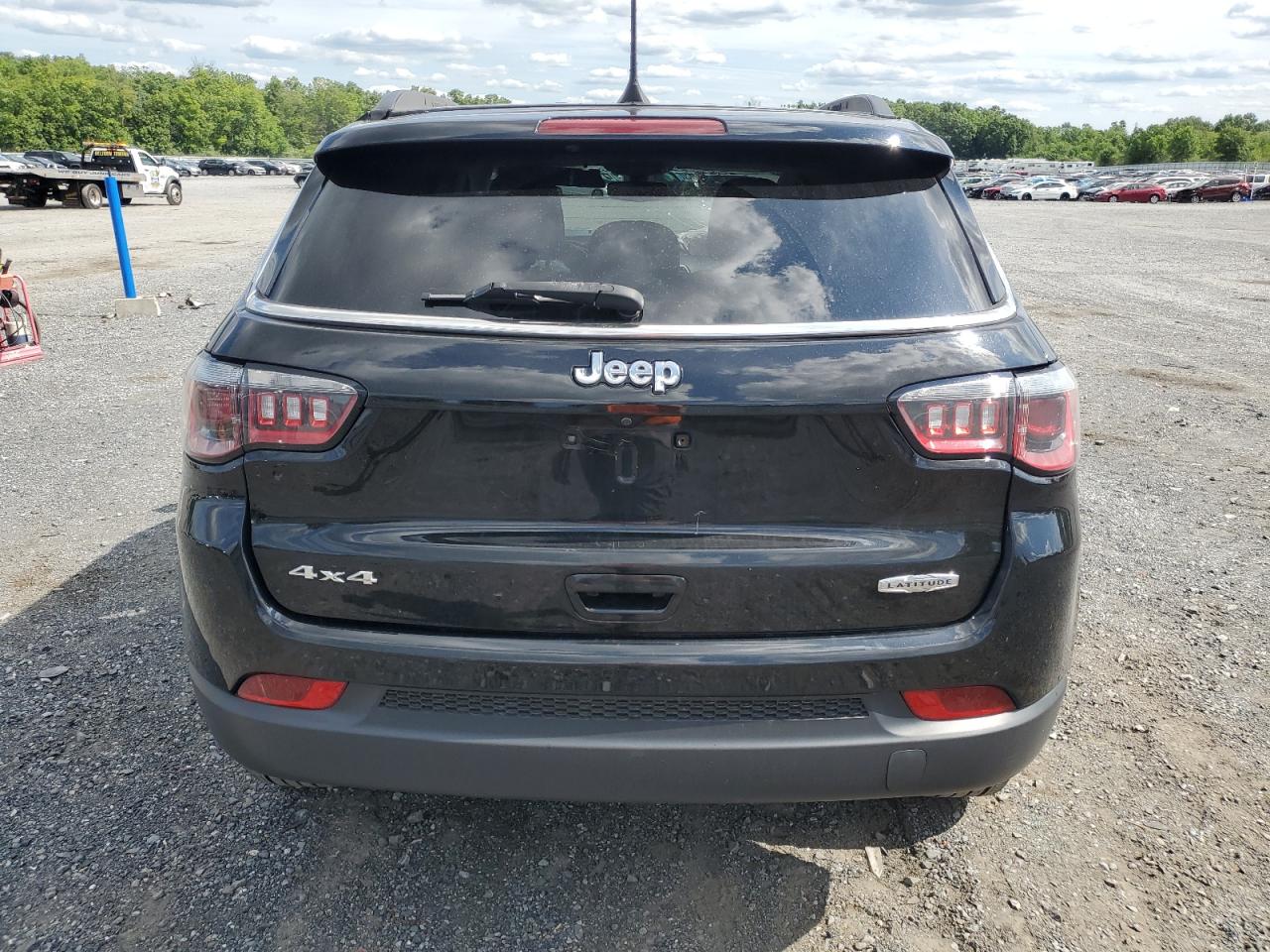 2018 Jeep Compass Latitude VIN: 3C4NJDBB8JT239244 Lot: 64956044