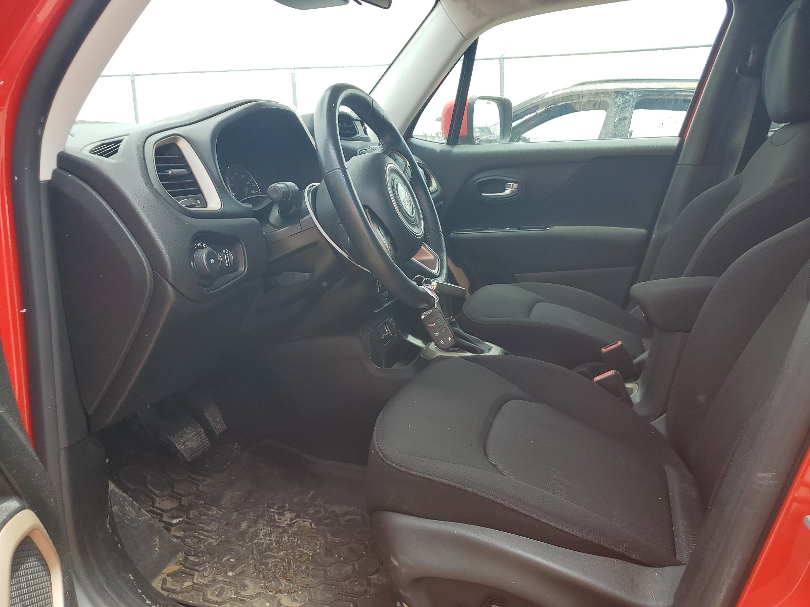 ZACCJABT9FPB34001 2015 Jeep Renegade Latitude