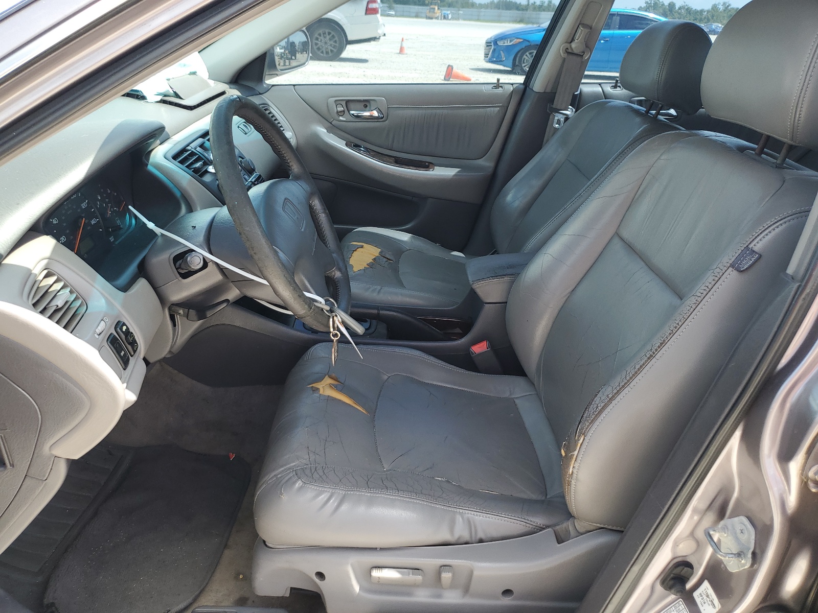 1HGCG5661YA059552 2000 Honda Accord Ex