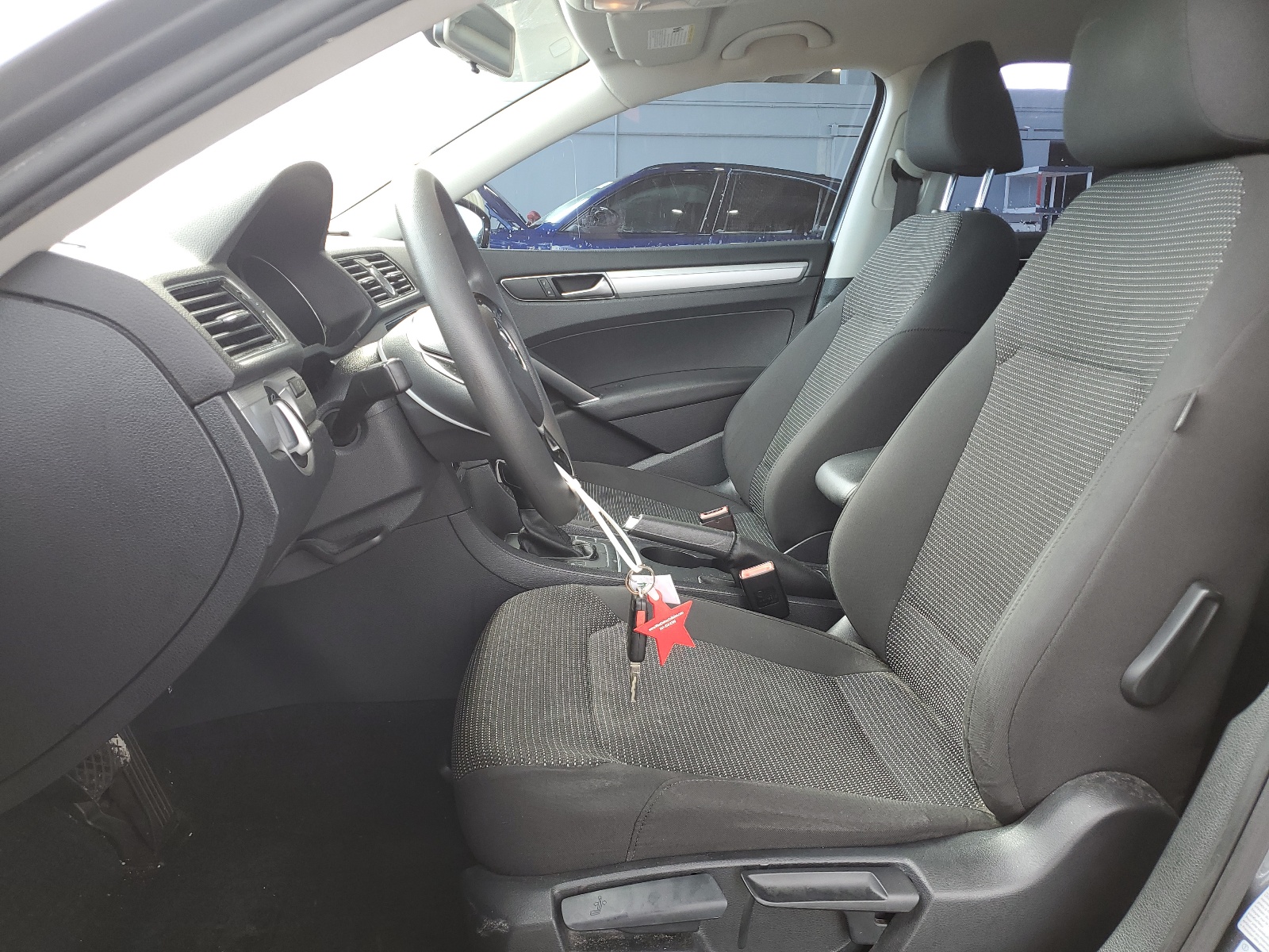 1VWAT7A36HC069067 2017 Volkswagen Passat S