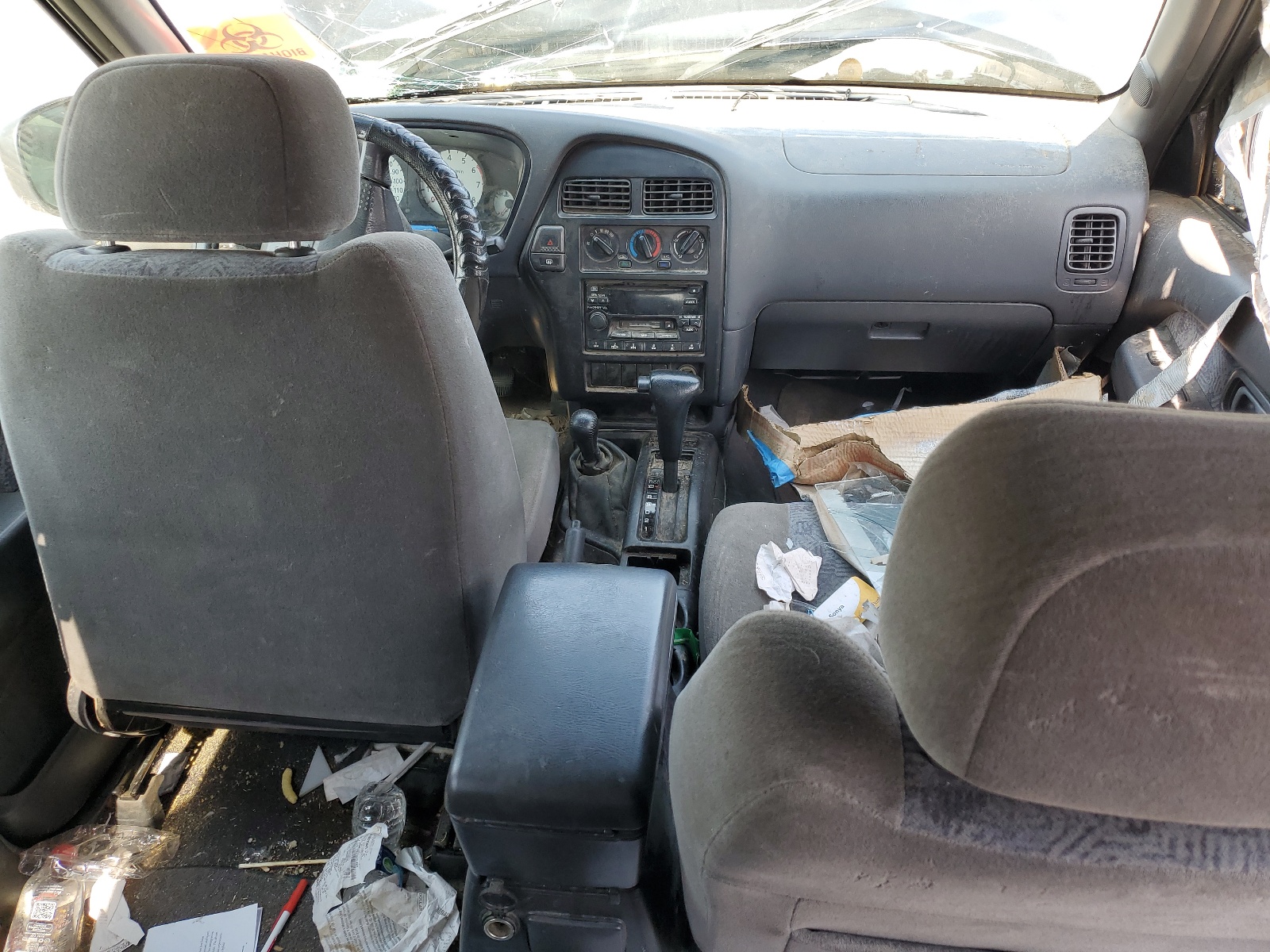 JN8AR07Y3YW423111 2000 Nissan Pathfinder Le