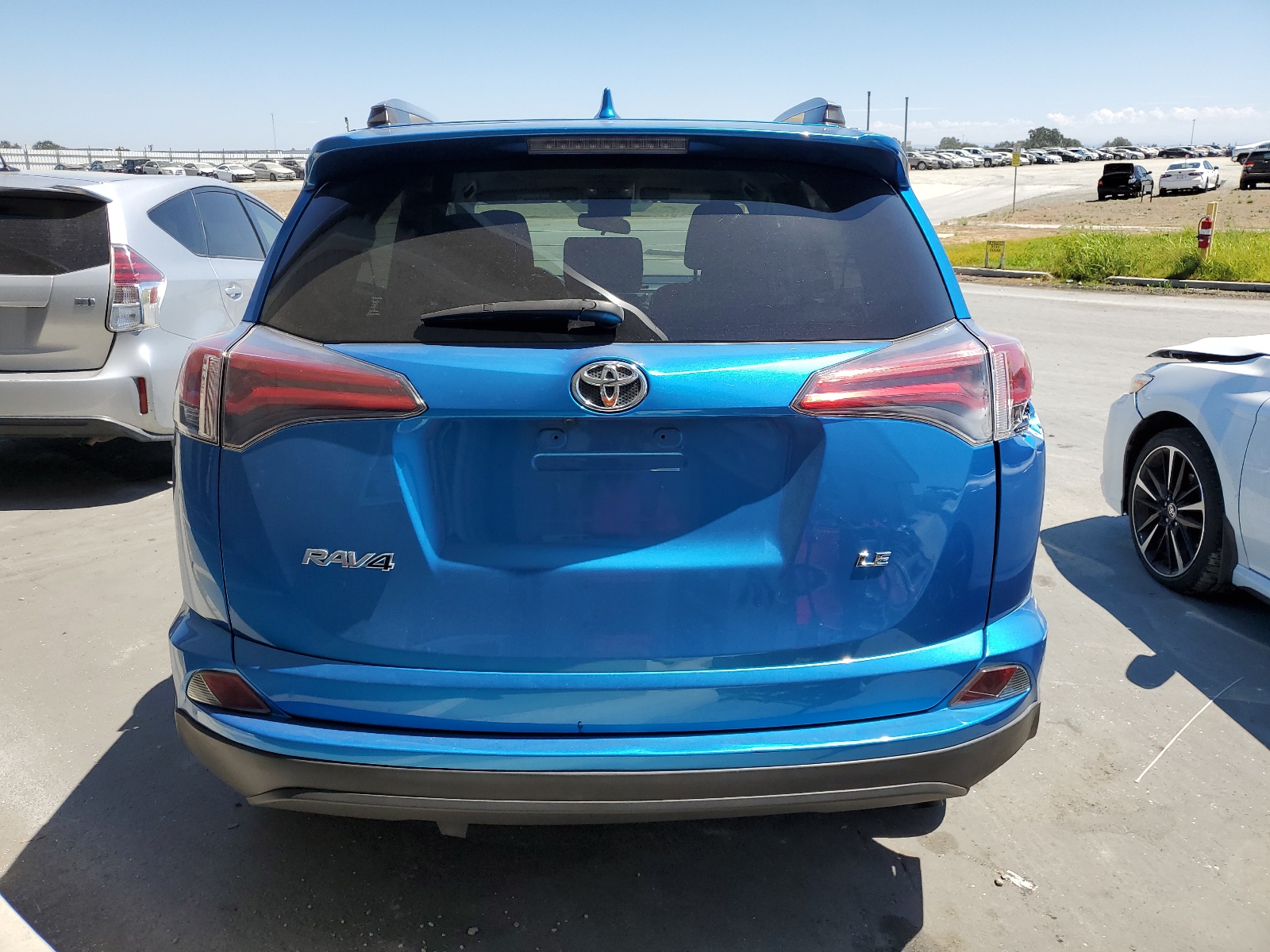 JTMZFREV3HJ102087 2017 Toyota Rav4 Le