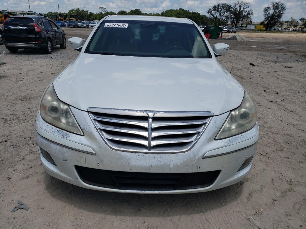 2011 Hyundai Genesis - Image 5