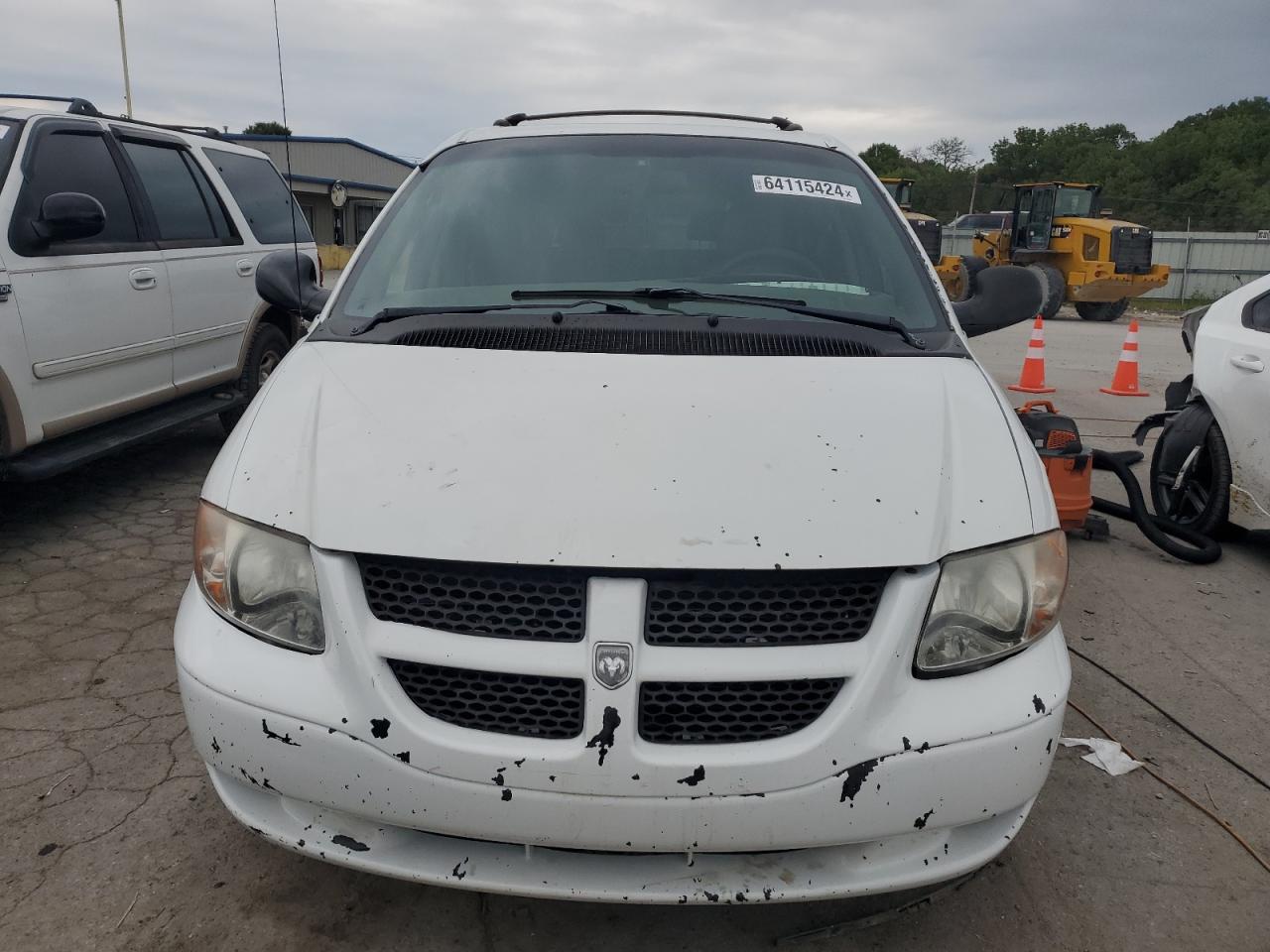 2002 Dodge Grand Caravan Es VIN: 2B4GP54L72R563645 Lot: 64115424