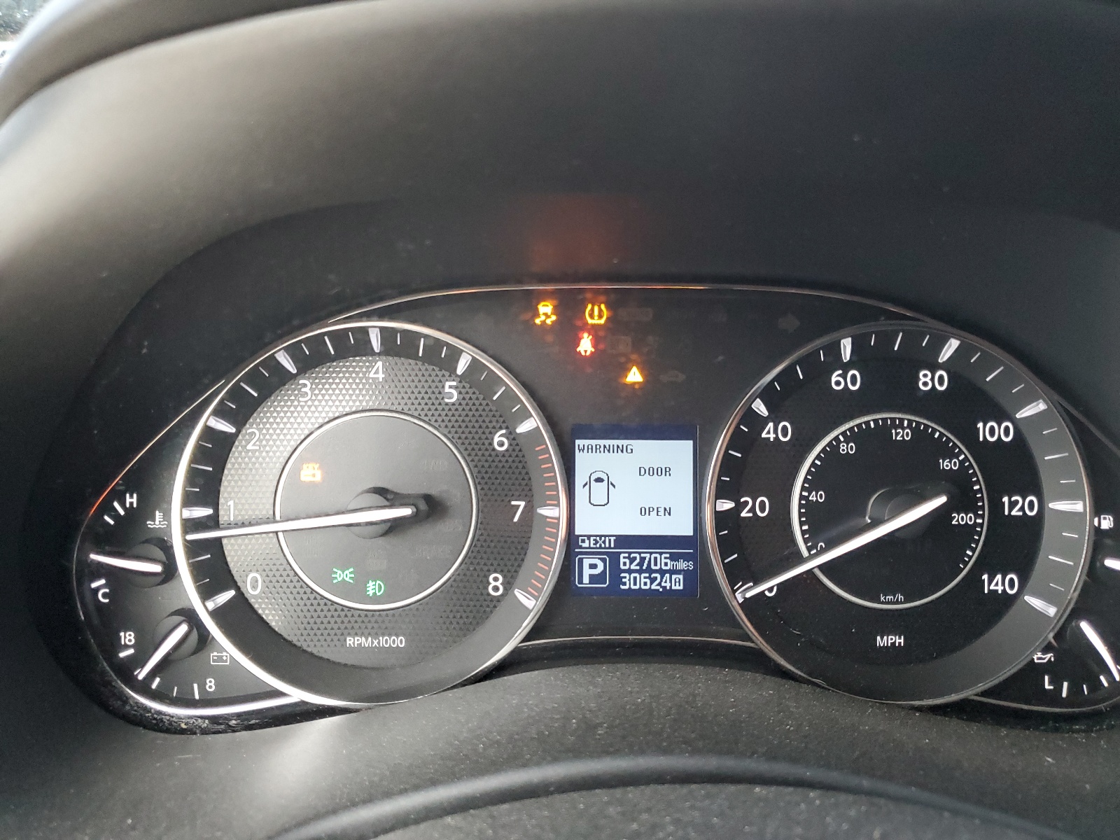 JN8AY2ND4JX000388 2018 Nissan Armada Sv