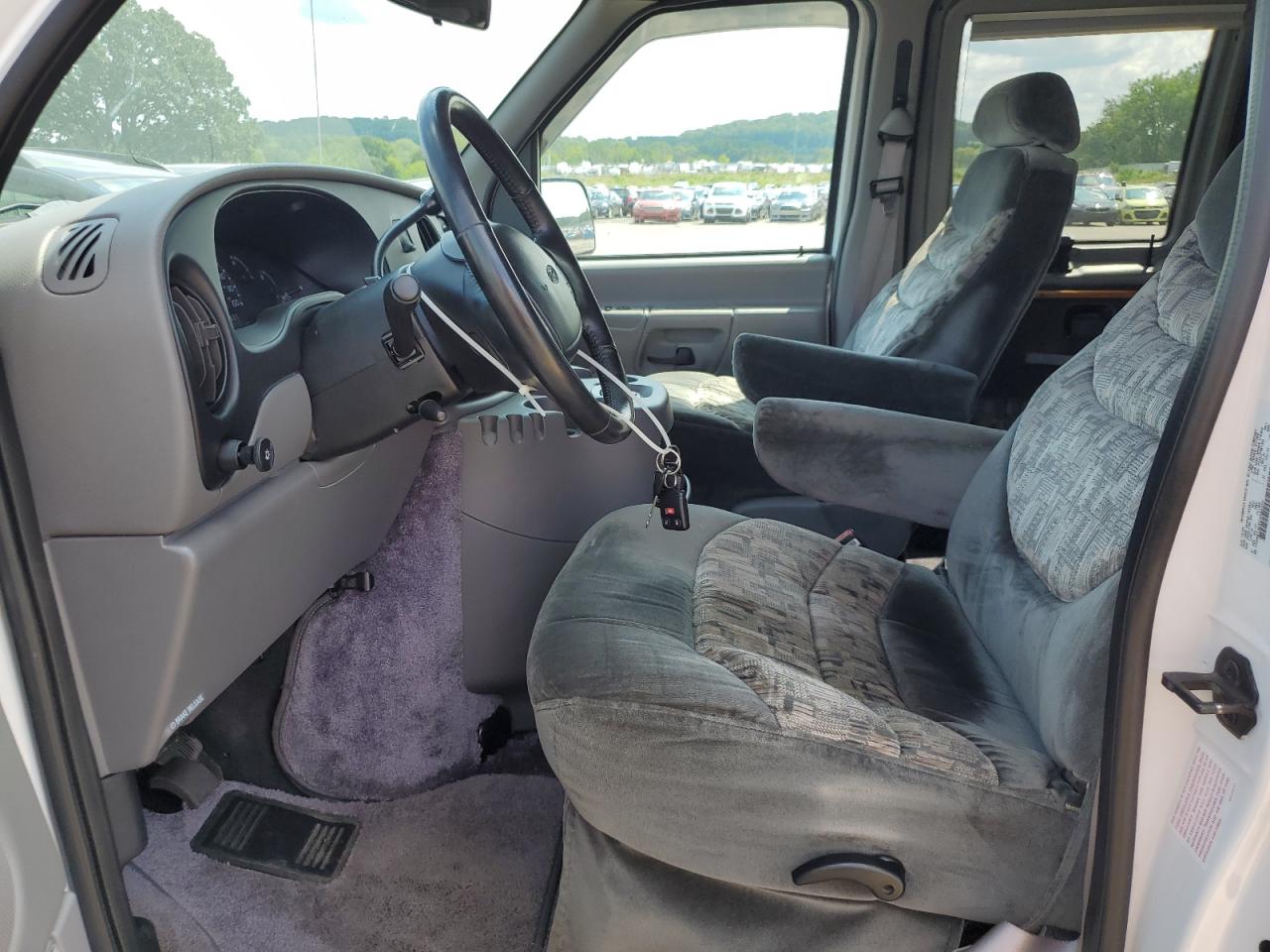 2000 Ford Econoline E150 Van VIN: 1FDRE14L0YHA80377 Lot: 64453594
