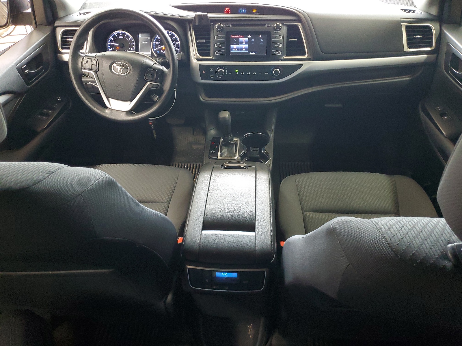 5TDZZRFH9KS360401 2019 Toyota Highlander Le