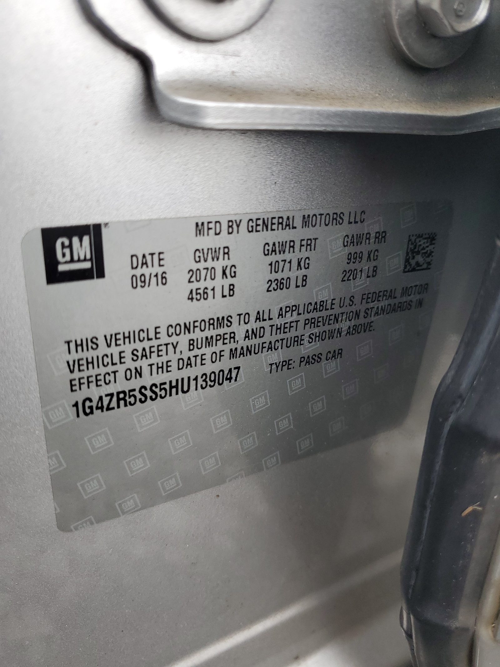 1G4ZR5SS5HU139047 2017 Buick Lacrosse Premium