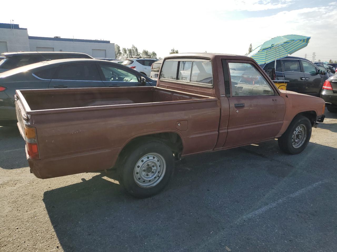 1986 Toyota Pickup 1/2 Ton Rn50 VIN: JT4RN50R5G0155061 Lot: 63460774