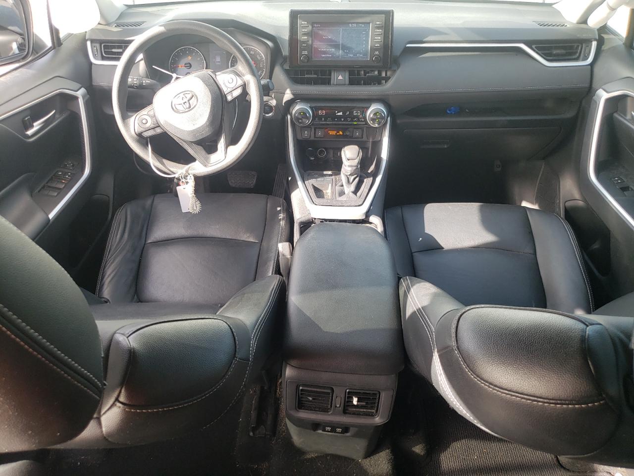 2019 Toyota Rav4 Xle VIN: 2T3W1RFV8KC002142 Lot: 63984284