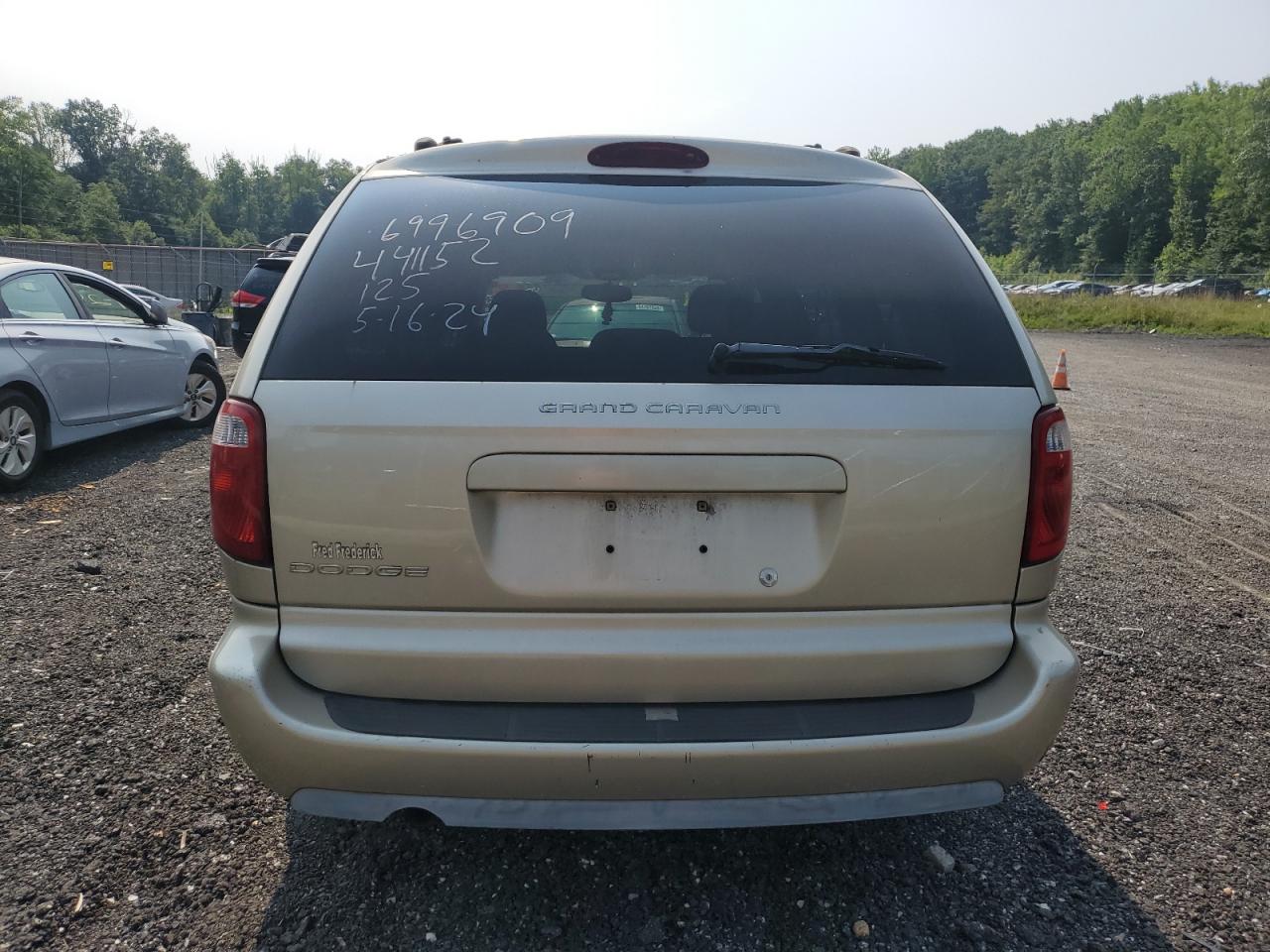 2005 Dodge Grand Caravan Se VIN: 2D4GP24R65R145560 Lot: 64779764