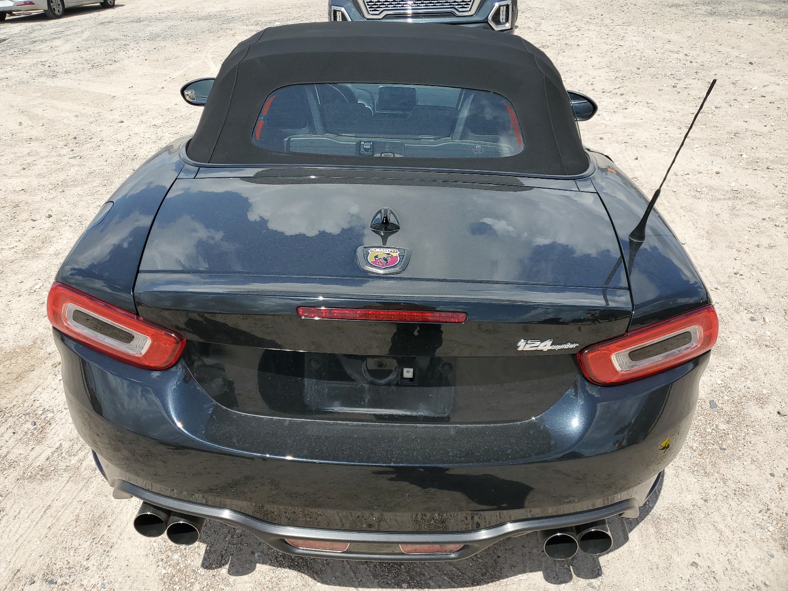 JC1NFAEK7J0139190 2018 Fiat 124 Spider Classica